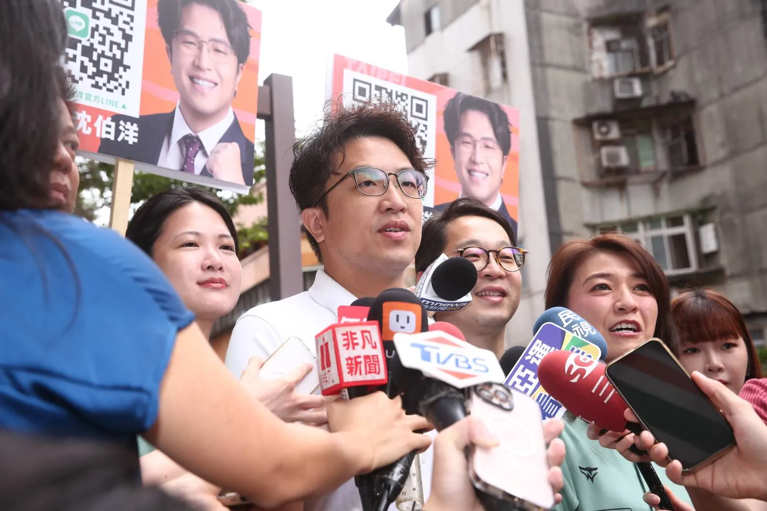 「獎狀劃掉高虹安」給沈伯洋簽名　新竹女高中生：變成自己喜歡且值得紀念的模樣