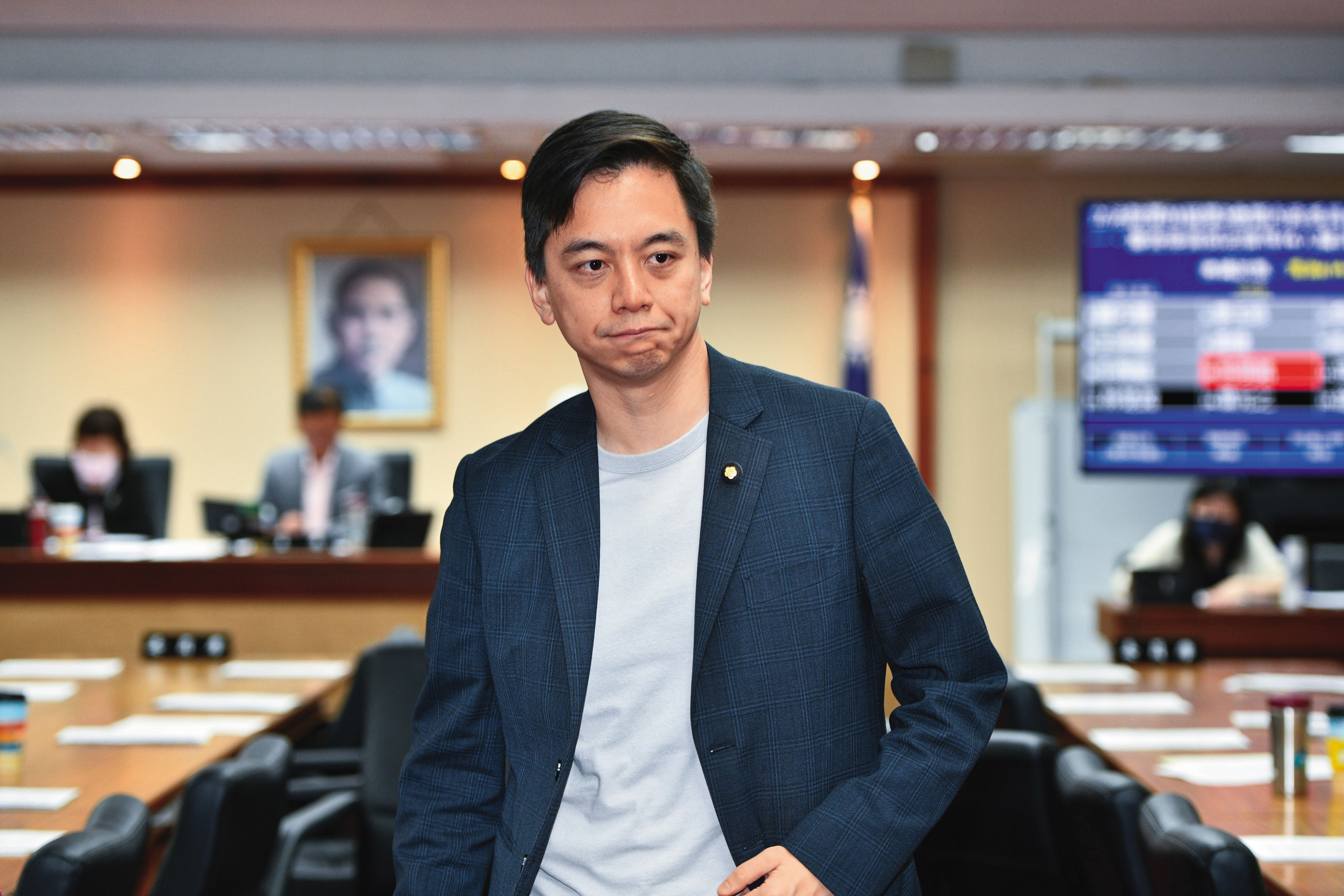 國民黨立委牛煦庭(圖)被爆近1年來5度找經濟部官員關切太流公司登記案問題,恐再掀SOGO百貨經營權之爭。(鏡報李智為)