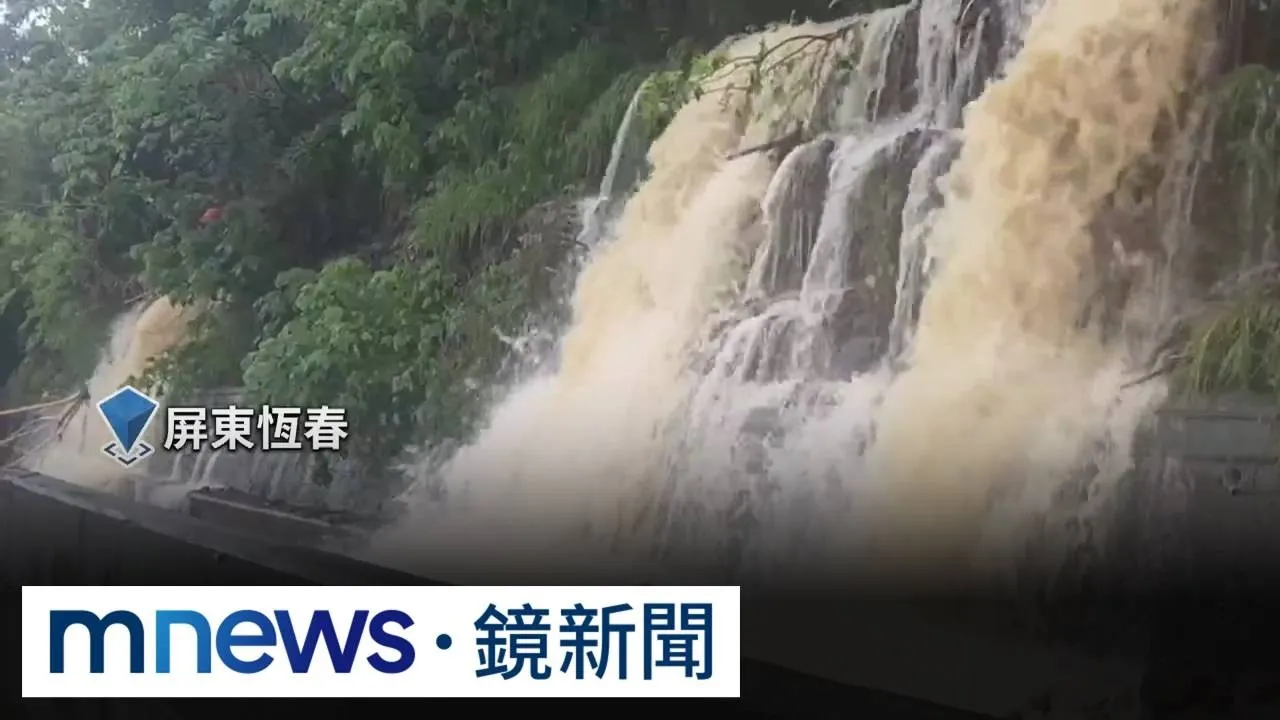 豪雨狂洩！屏東恆春山坡泥流　駕駛開車驚魂