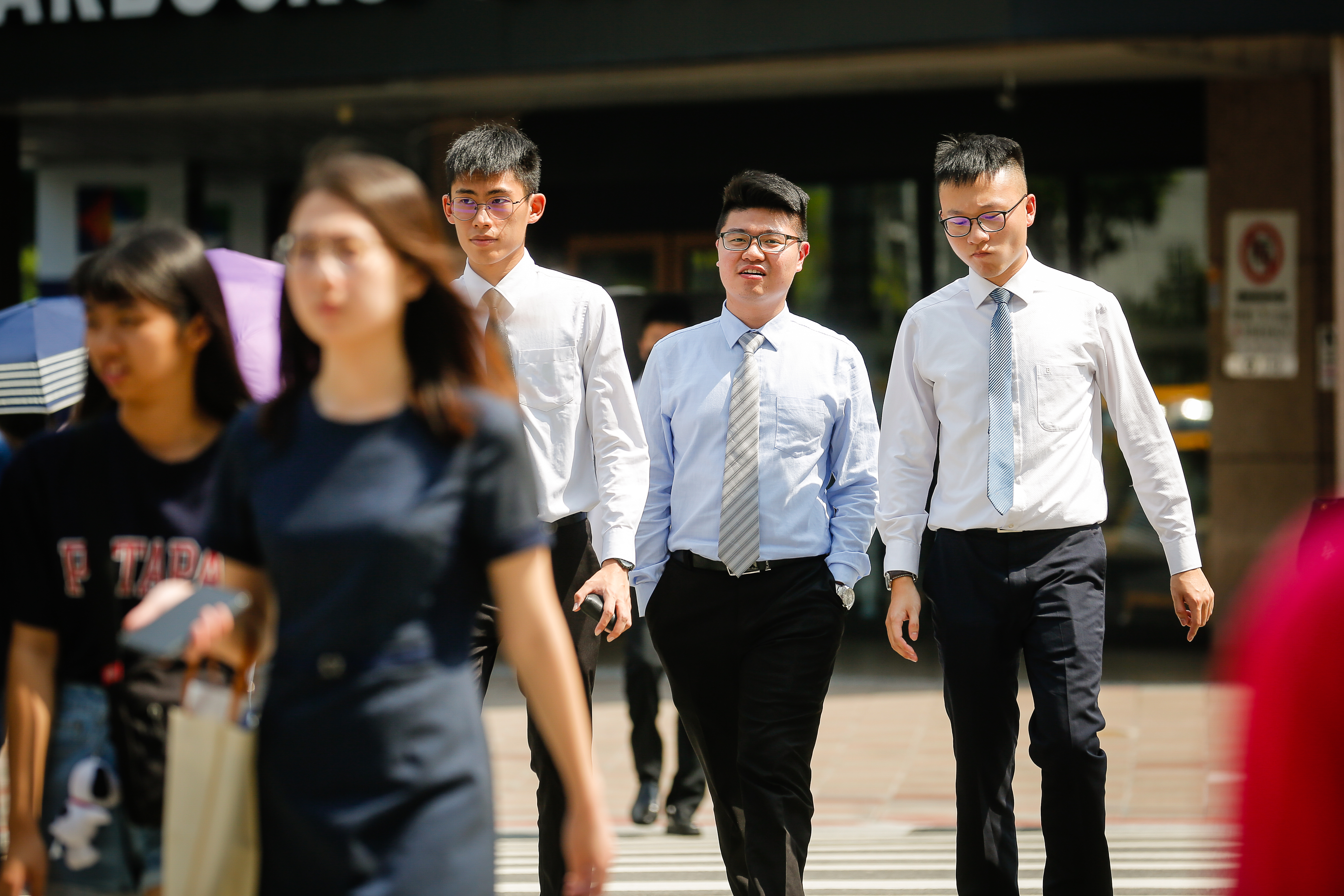 勞退自提人數持續升溫,顯示勞工開始將自提視為退休與節稅工具,但人數仍未破2成。