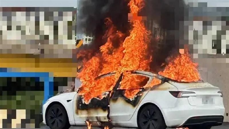 新竹縣竹北市西濱路附近發生火燒車事件,造成一名40歲男子不幸身亡。(新竹縣消防局提供)