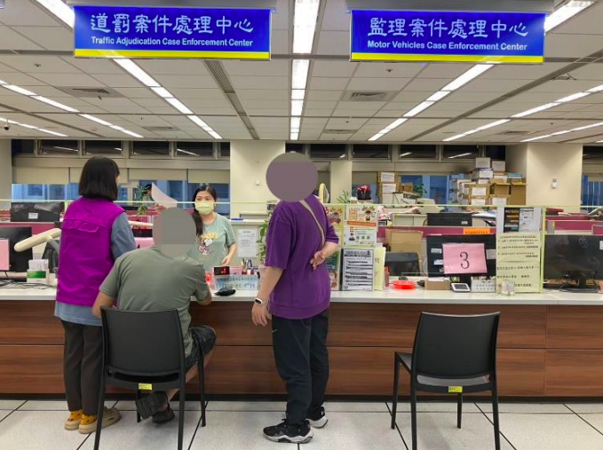 王姓男子酒駕罰金高達45萬,為讓年邁母親不再擔心,痛改前非並辦理分期繳納。(法務部行政執行署新北分署提供)