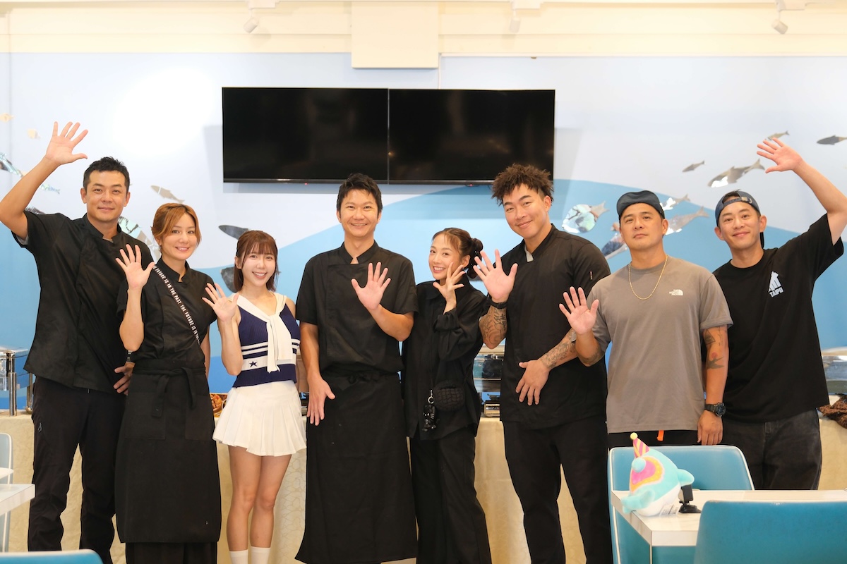 《嗨!營業中》最新一集挑戰200人大餐!姚元浩(左起)、莎莎、Mika、阿辰師、吳映潔(鬼鬼)、郭泓志、竇智孔 、Junior。(圖/好看娛樂 提供)