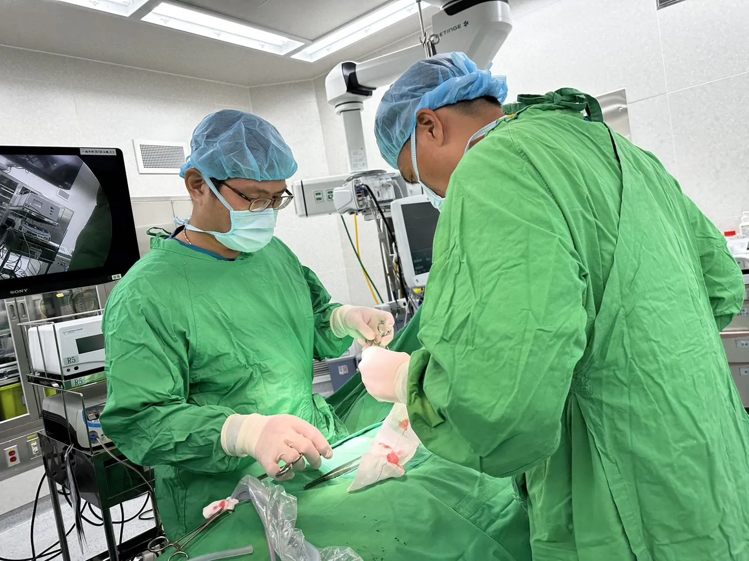 理賠爭議1／3年治療32次、保險只賠11次　他兩度告贏關鍵在保單這一條款 