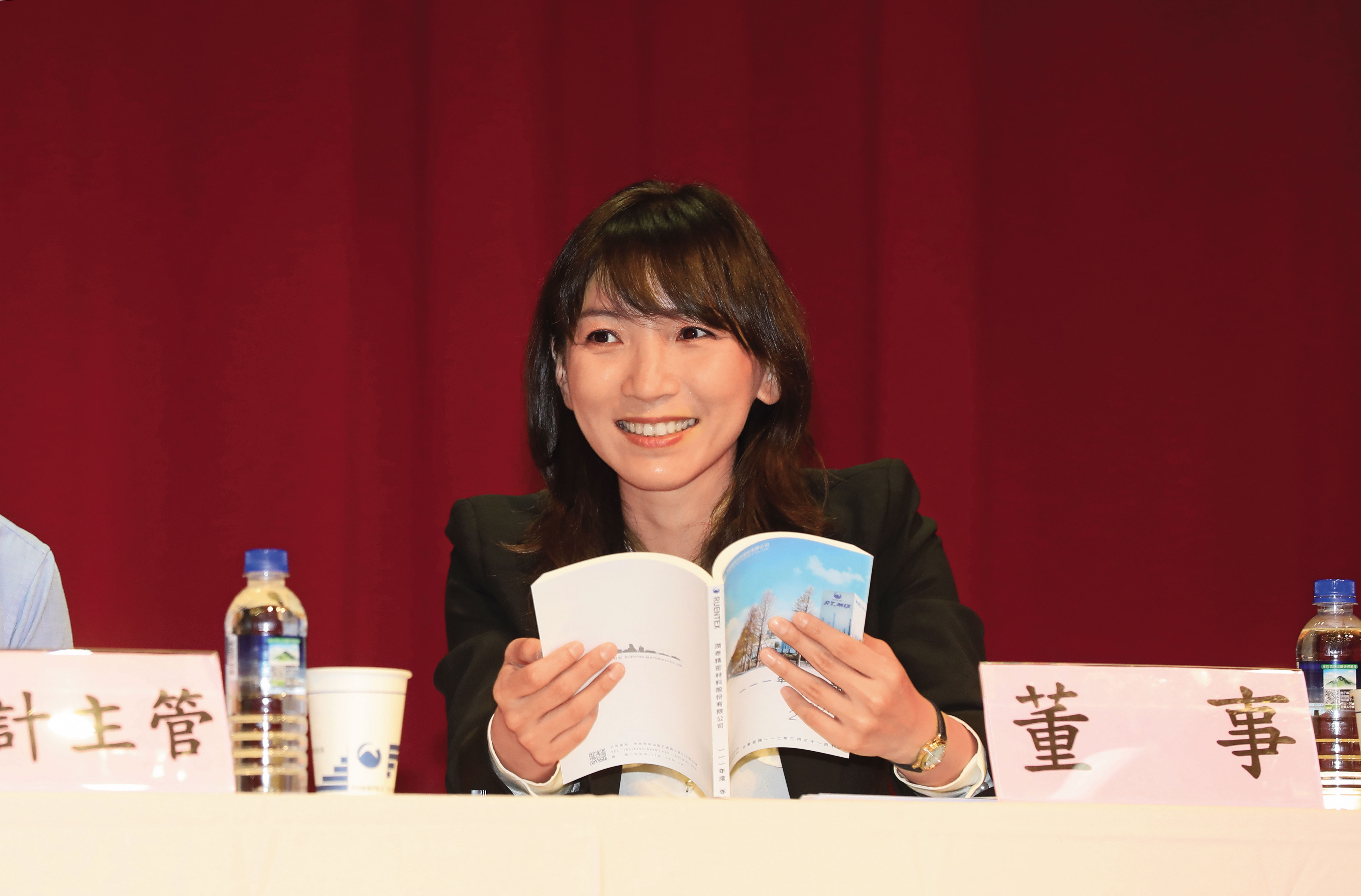 尹崇恩擔任潤泰精材、潤泰保全以及潤泰租賃董事,監督潤泰本業。