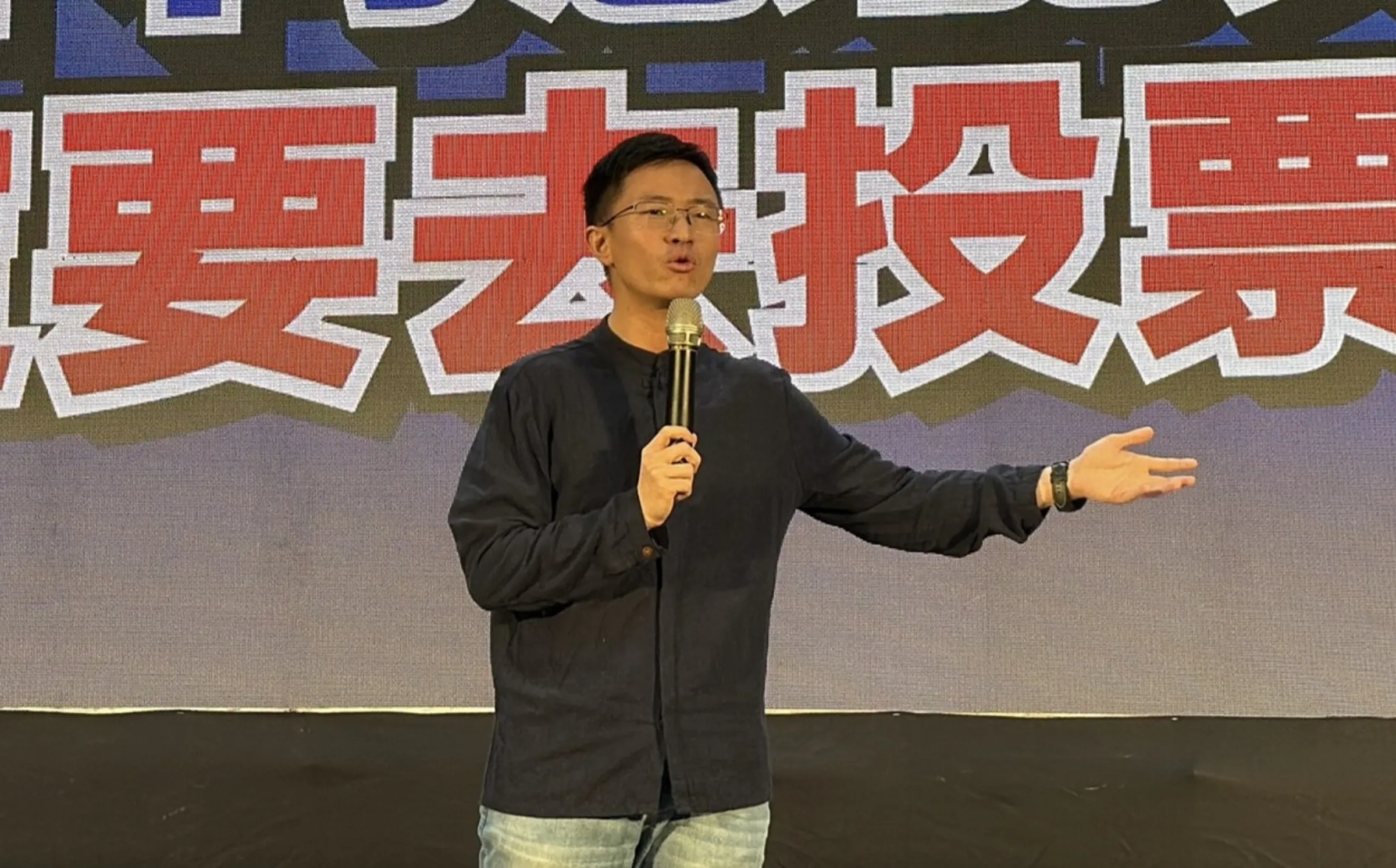 邱毅早提醒！侯漢廷選前拿假資料爆「柯文哲被打成中共同路人」　北檢起訴3罪