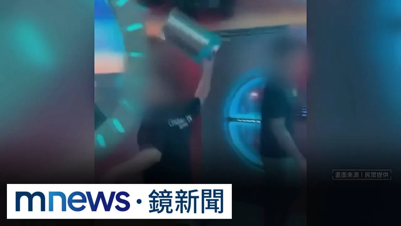 獨家／獨家畫面曝！持開山刀率眾砸店　嗆「來跟你捧場啦」