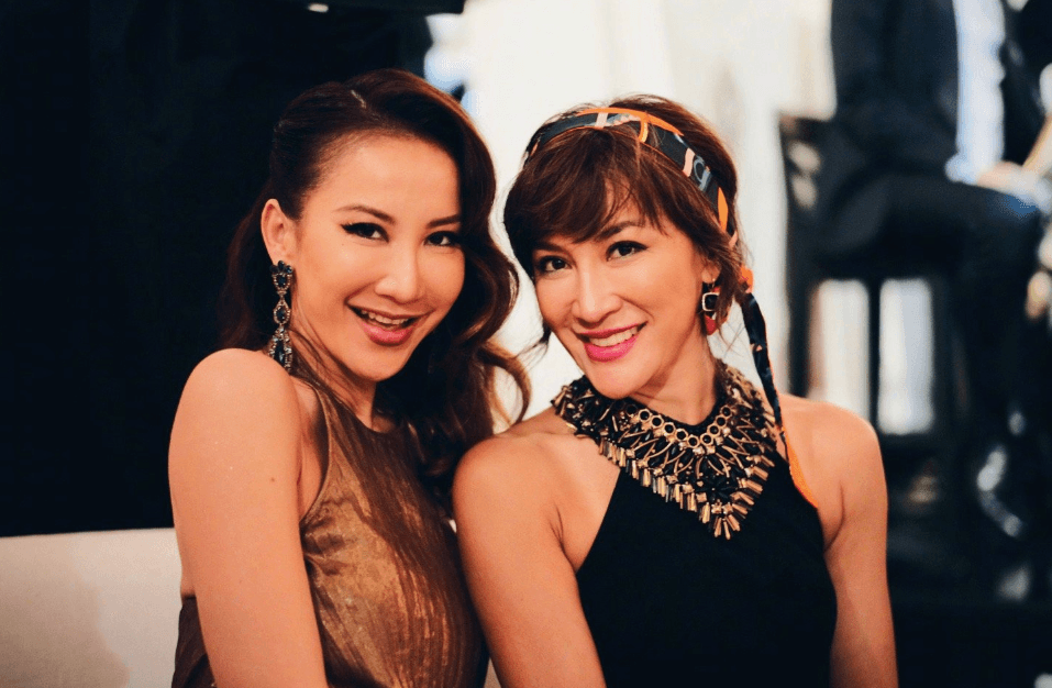 李玟生前常和二姊李思林一起出席活動、拍照等,家庭關係緊密。(翻攝李思林臉書)