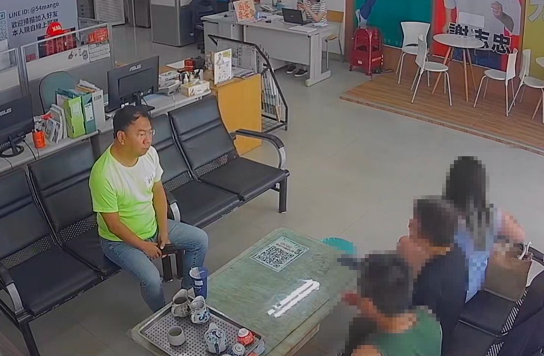 王家3人(右側3人)曾在6月25日下午到議員服務處求助。(翻攝畫面)