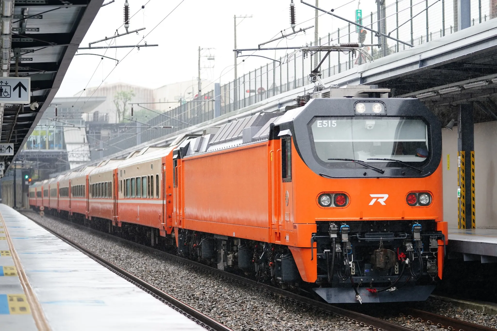 值勤後突傳憾事！台鐵司機員倒臥機務段浴室　到院前已無生命跡象