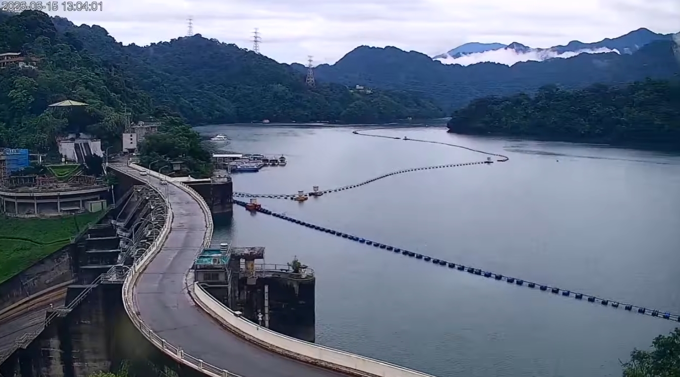 北部主要水庫蓄水率為北部主要水庫平均蓄水率86.27%,包含石門、翡翠、新山、寶山等水庫合計有效容量約6億2,844萬噸,目前合計蓄水量為5億4,217萬噸。(翻攝自YouTube@遊桃園 Taoyuan Travel)