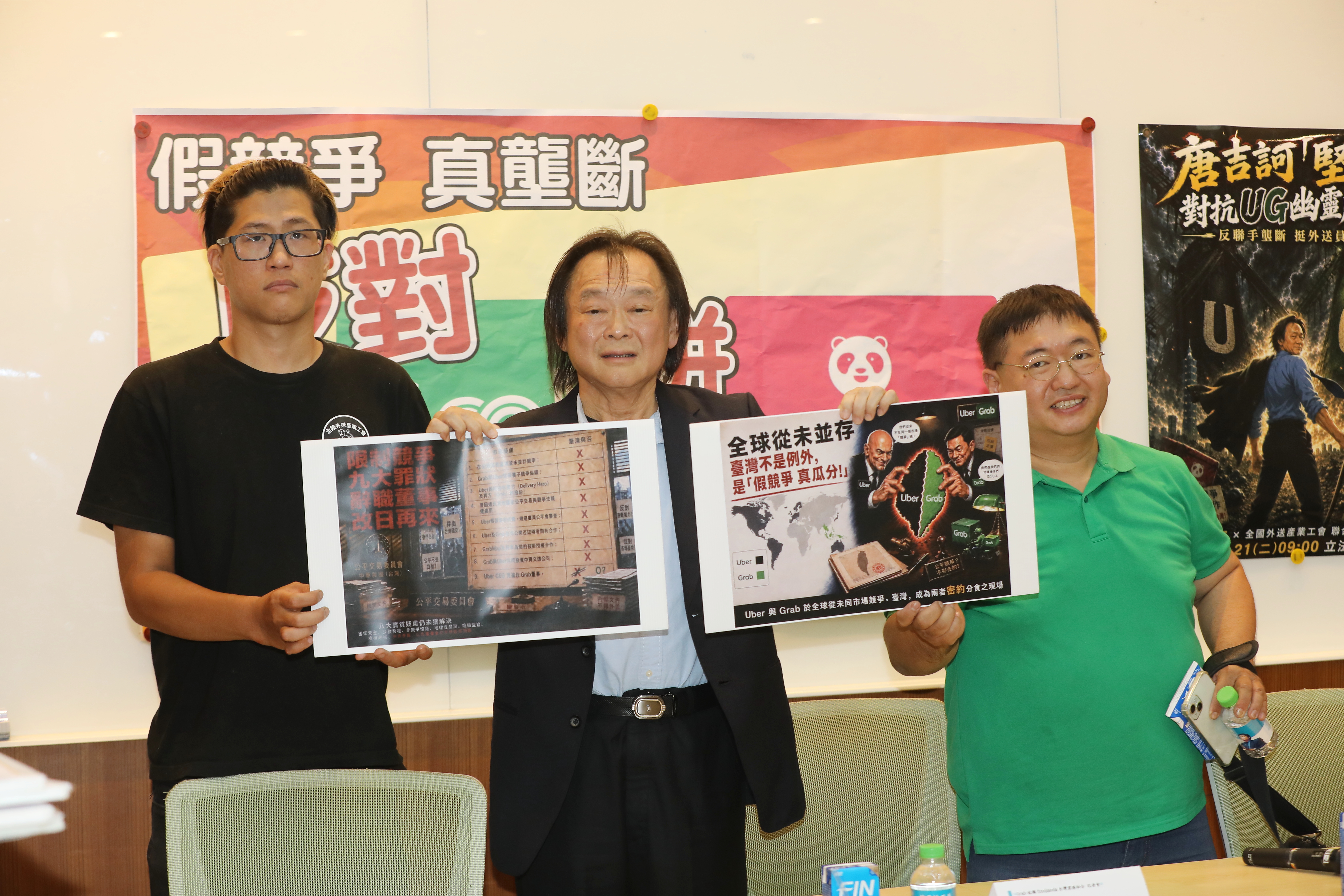 王世堅(中)要求主管機關直接否決Grab併購foodpanda案,讓這場政治攻防再度升溫。
