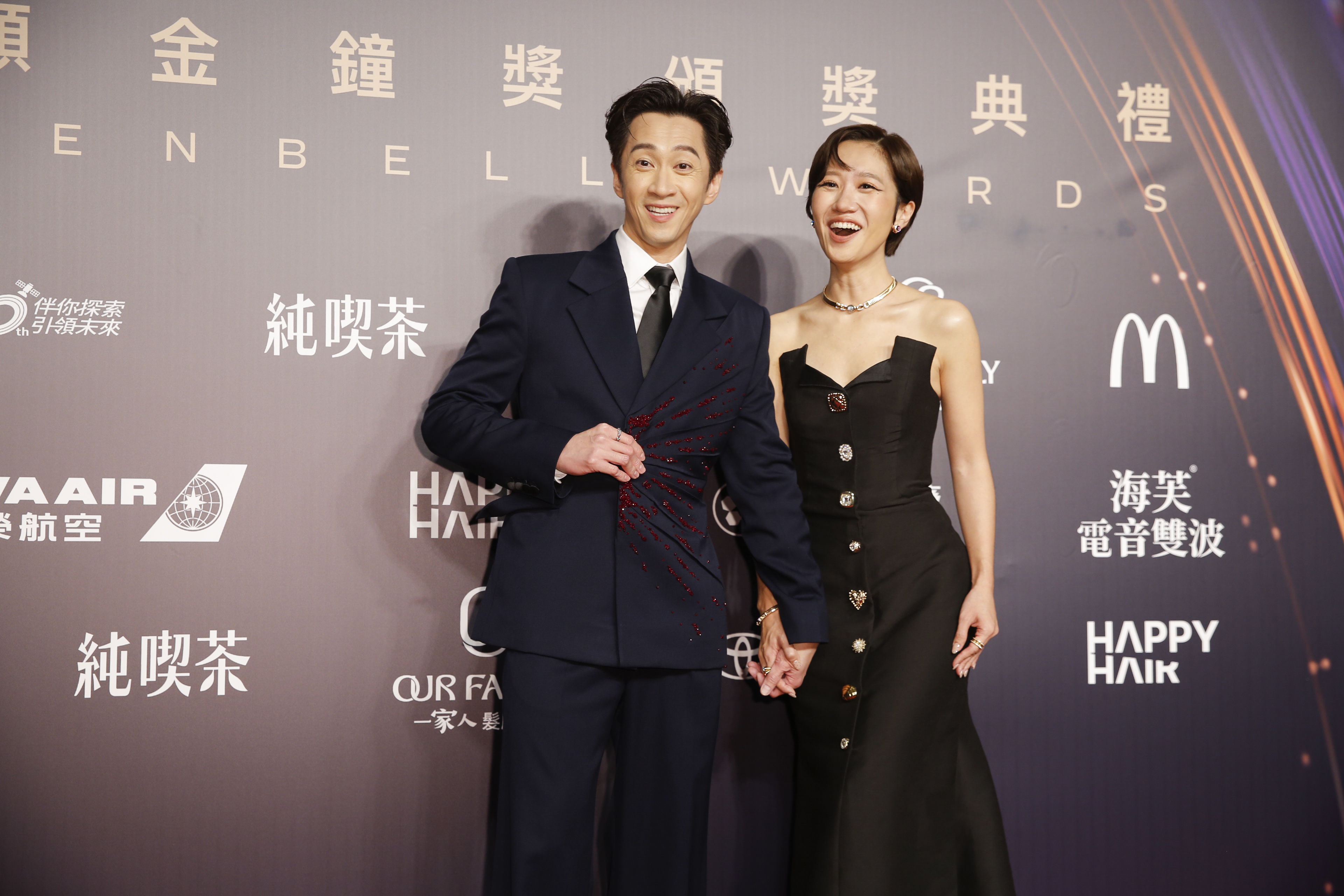 金鐘61主持人陳漢典與老婆Lulu一起走紅毯。