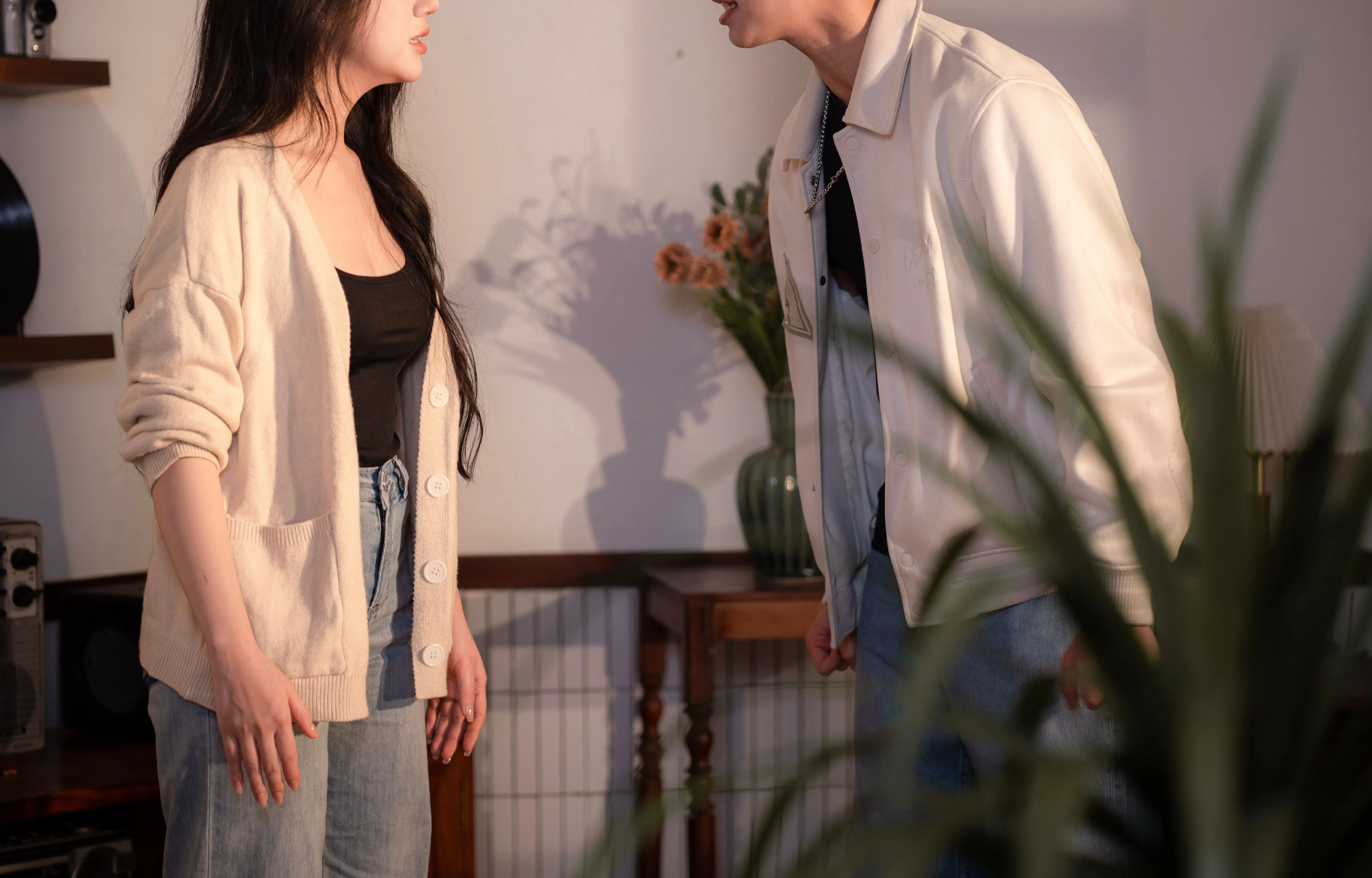 「爸媽死了我會把妳趕出去」國立大學畢24歲身障女進銀行工作！沒靠家卻遭啃老弟嗆　網氣炸
