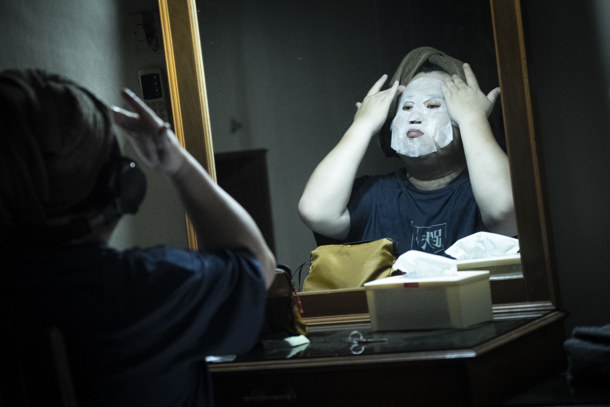 劉國劭在電影裡敷面膜遇鬼戲把許多觀眾笑到飆淚。(華影提供)