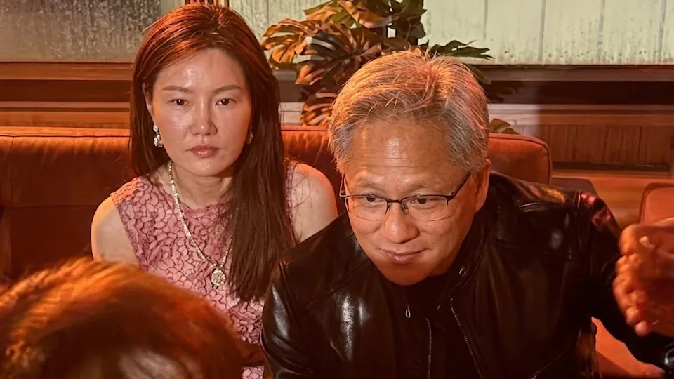 無懼中國女間諜風暴！　輝達黃仁勳親解與黃樂關係：每一顆晶片都在掌控中
