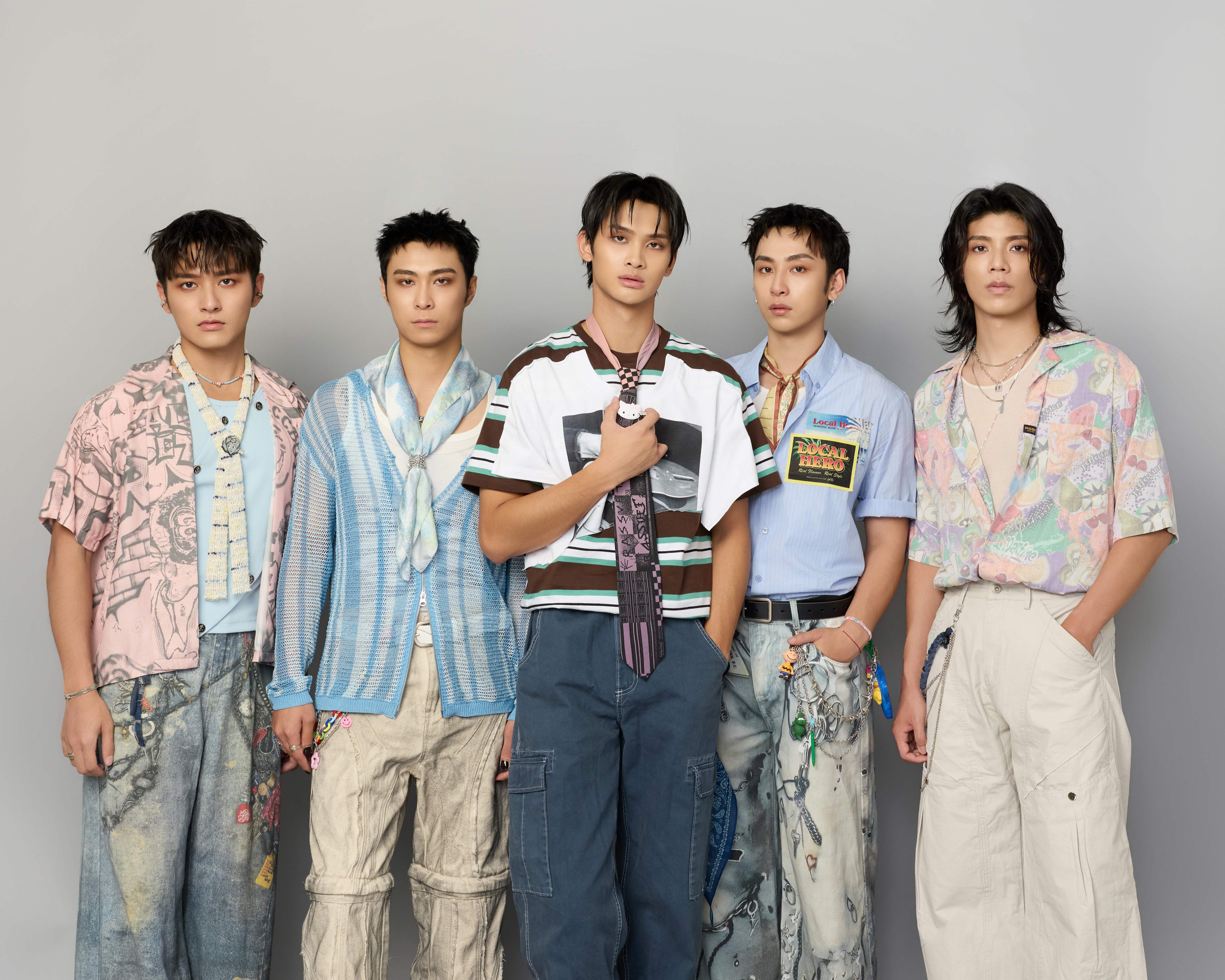 FEniX五帥全員歸隊,(左起)李承隆、MAX、夏浦洋、曹家齊、陳峻廷! (圖/ 華納音樂提供)