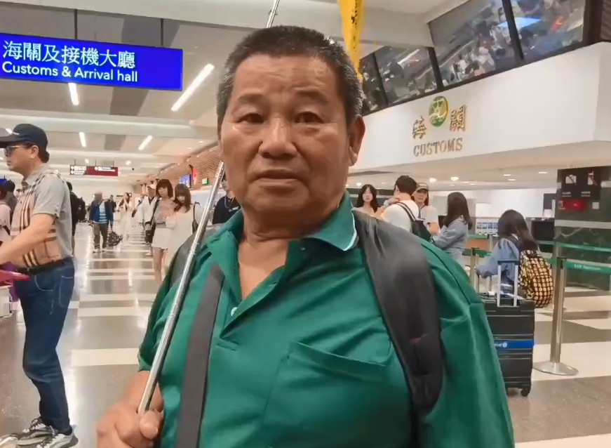 旅行社領隊表示,遇強風在飛機上「像坐海盜船」。(鏡新聞)