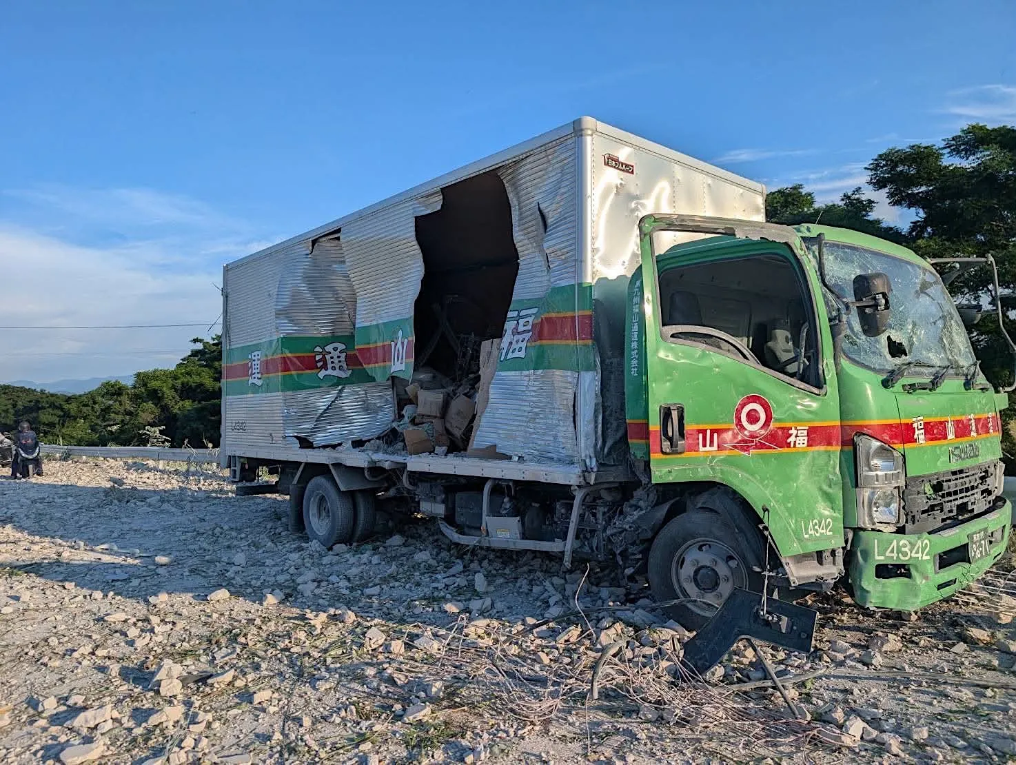 熊本強震永旺夢樂城爆炸威力驚人！路上貨車被炸爛　司機奇蹟保命