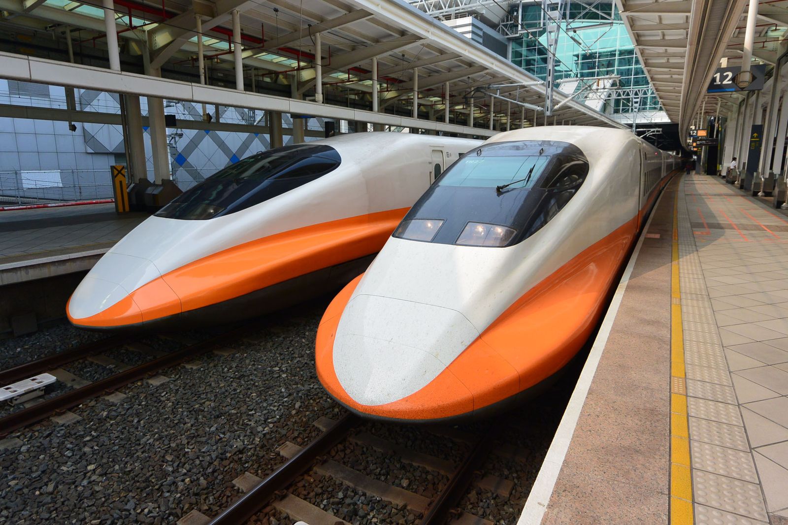 高鐵列車廁所發現百萬現金。(翻攝自高鐵臉書)