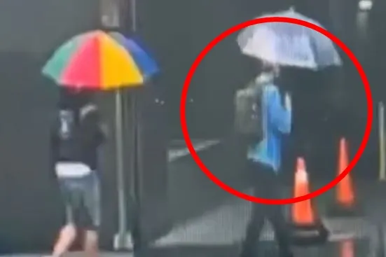 高金大帳房逃亡！張俊傑兩岸人脈有多深？　失聯前撐傘現身小碧潭「畫面曝光」