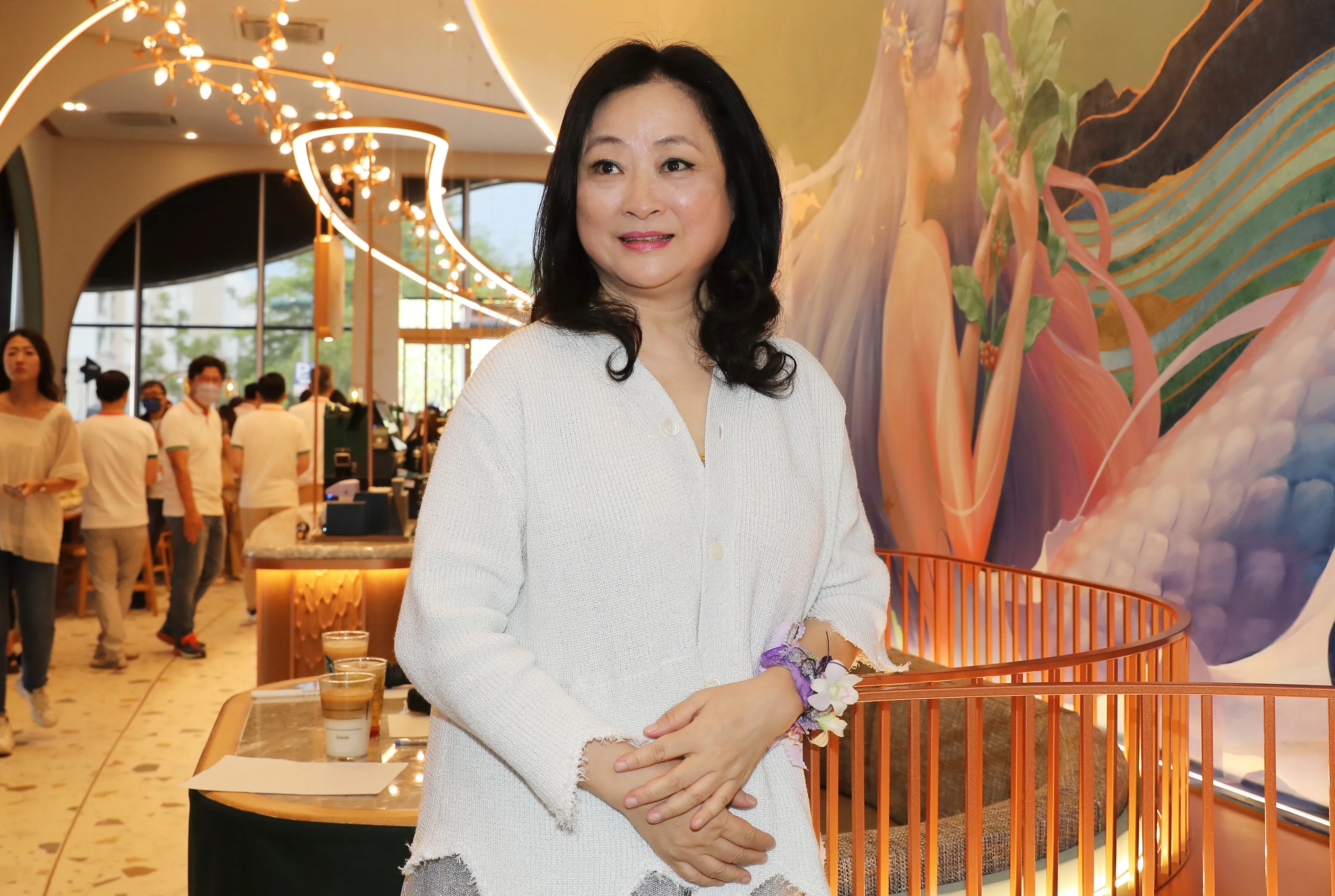 星巴克收費新制！董座高秀玲身家479億　「台灣第2大女富豪」經營手腕曝