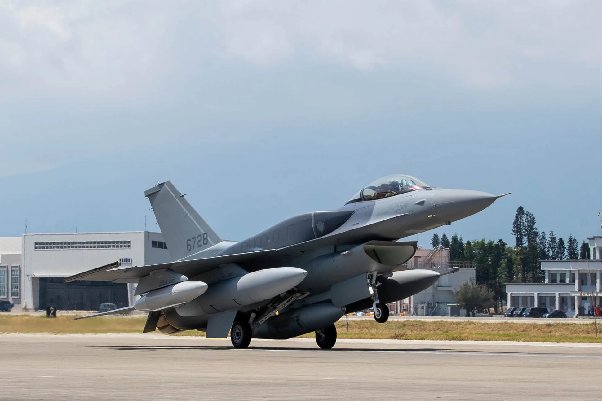 剩餘F-16V何時來台？　王定宇曝50多架組裝中：交機將大幅加速