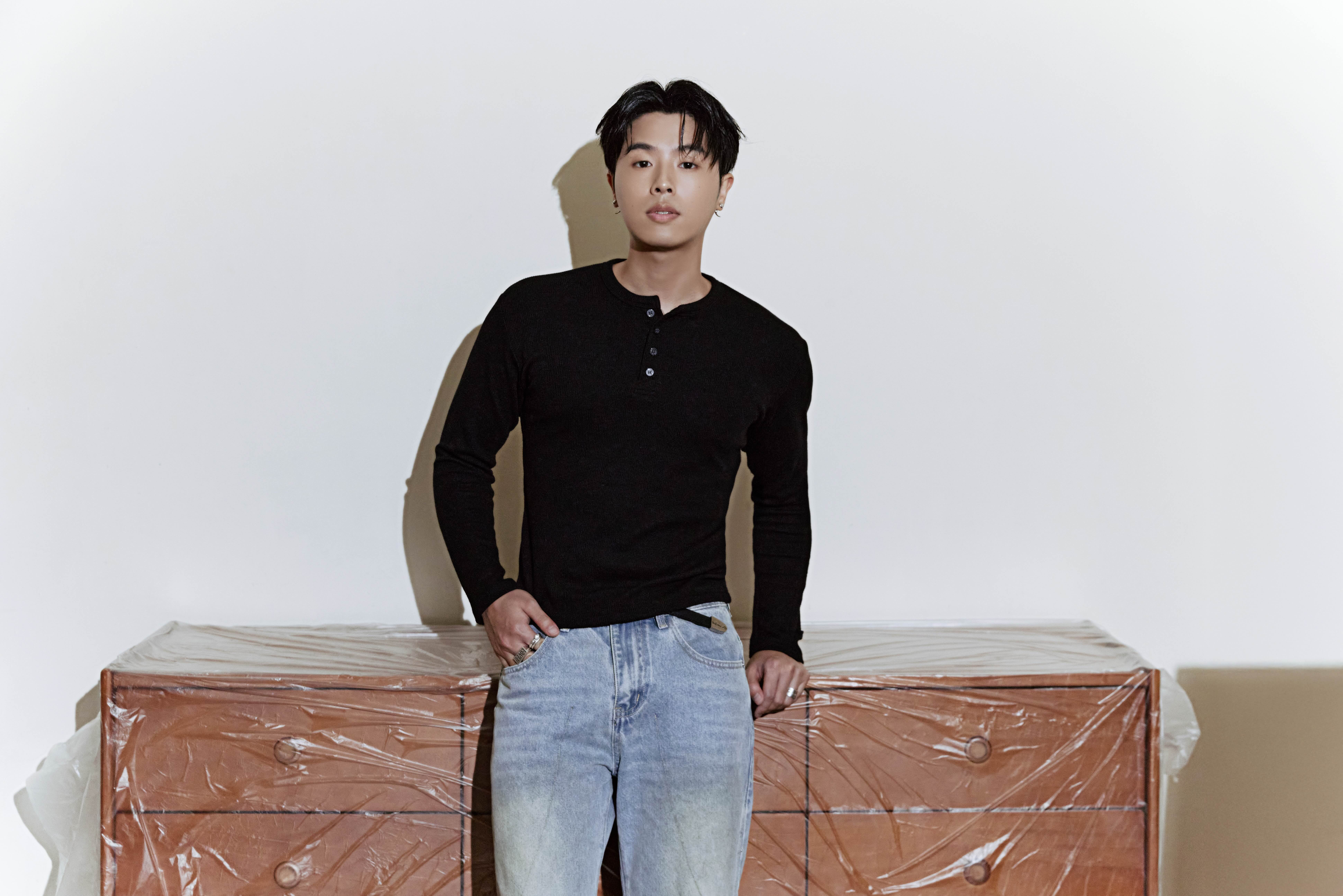 HowZ推出創作專輯《The Bloomin Prince / 花花公子》。(皓室創意Light House提供)