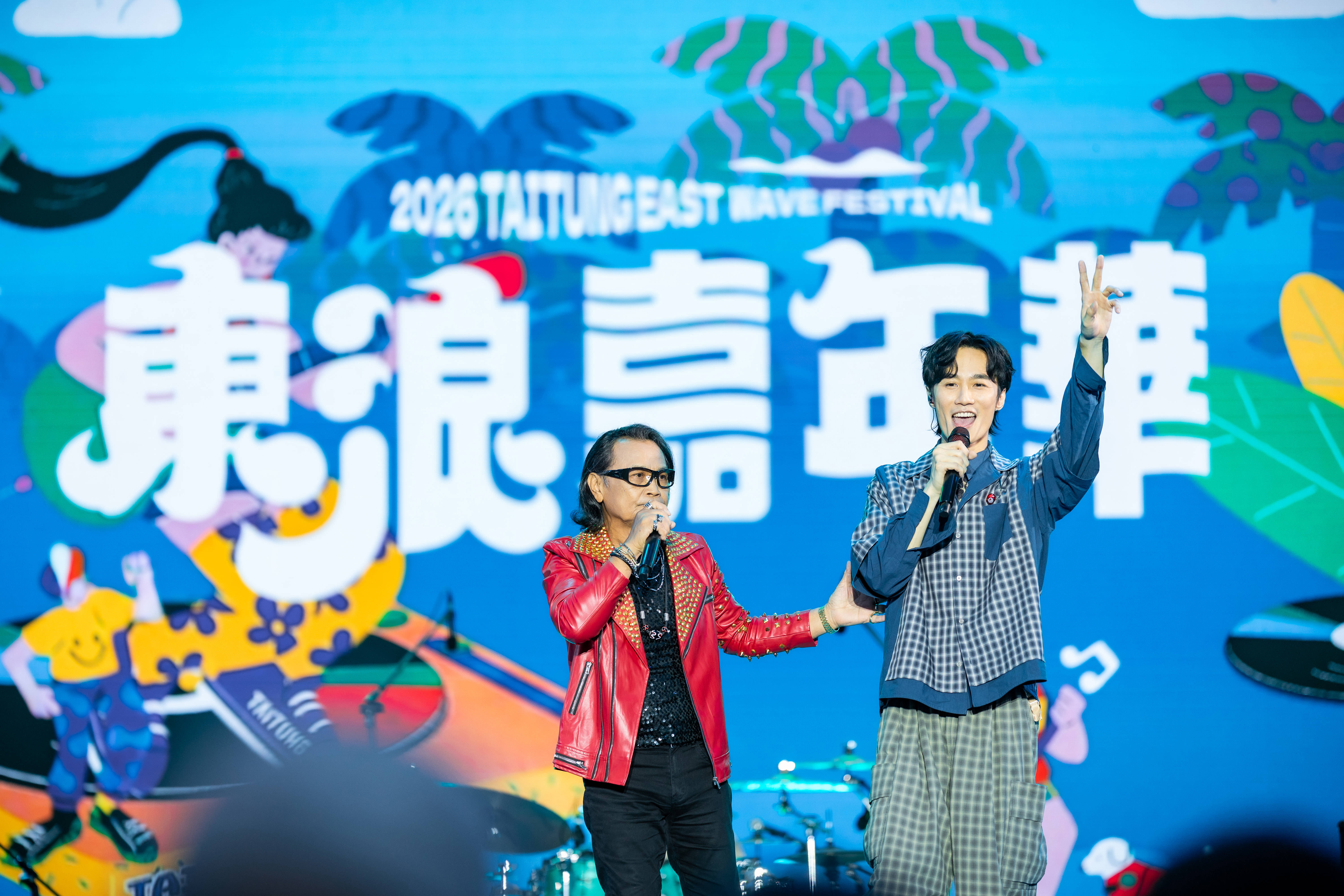 沈文程與李英宏在東浪嘉年華首唱〈Nina來台東〉。(街聲派歌提供)