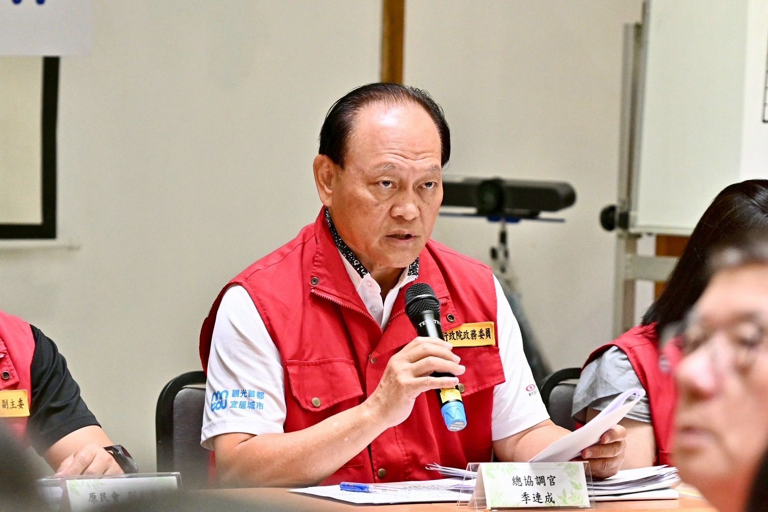 國慶日這天,中央災害應變中心前進協調所也照例召開工作會報。(行政院提供)