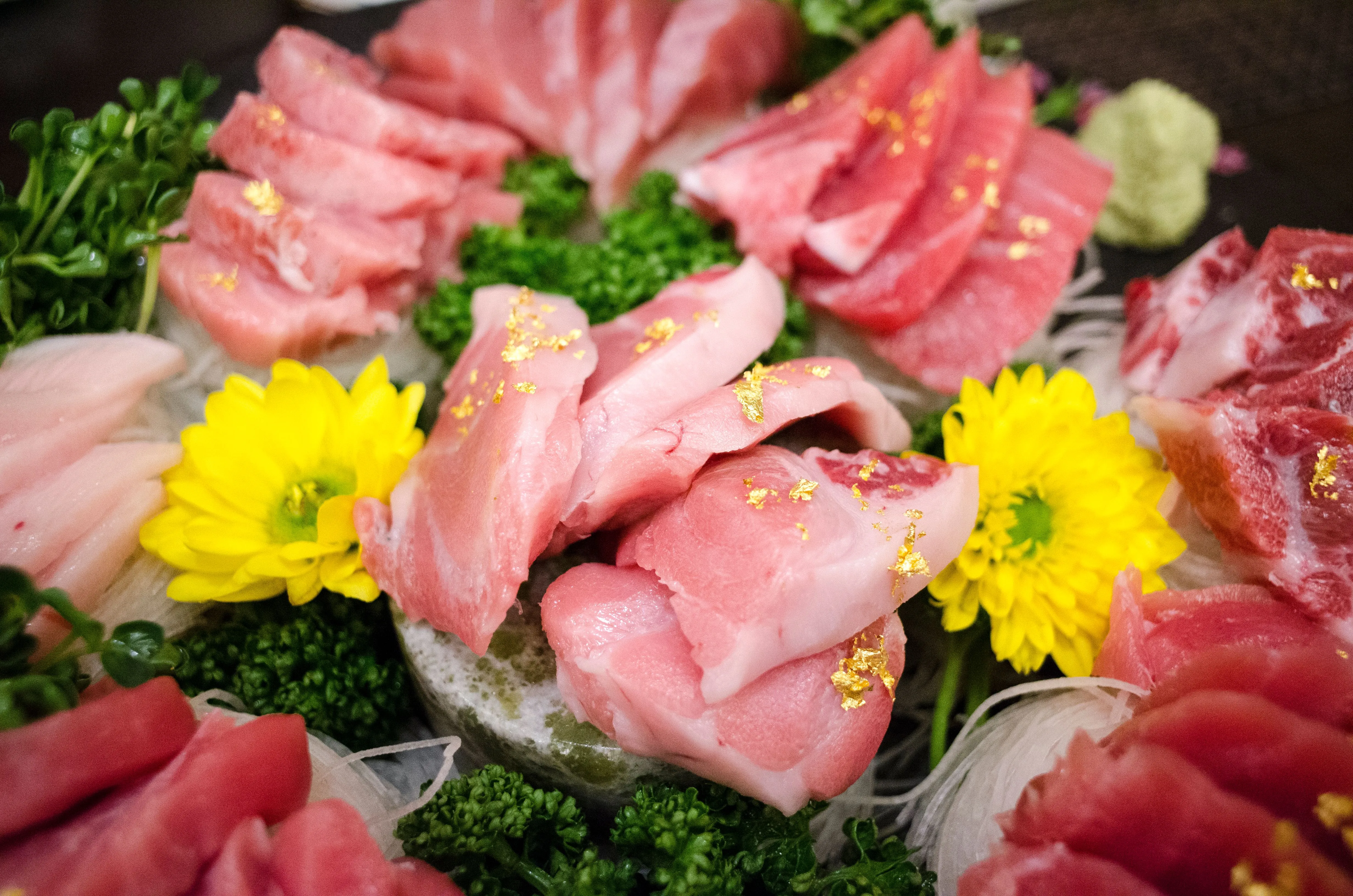 愛吃生魚片注意！醫揭「5大錯誤吃法」恐洗腎　沾醬油、配酒都上榜