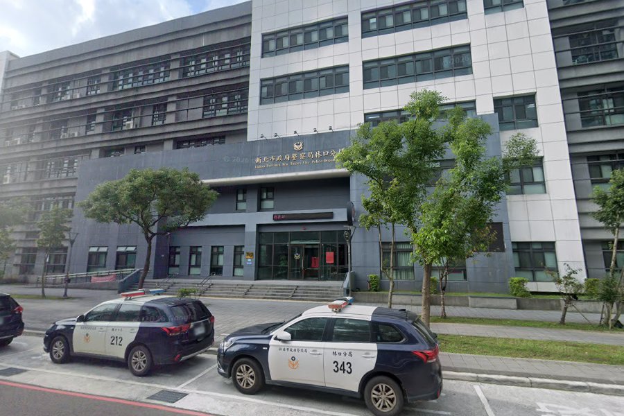 新北市林口區,一對未成年姊弟疑因飢餓難耐,竟連續兩天冒險從住處7樓陽台圍欄攀爬至隔壁鄰居家,偷取屋內餅乾果腹。(翻攝自Google Maps)