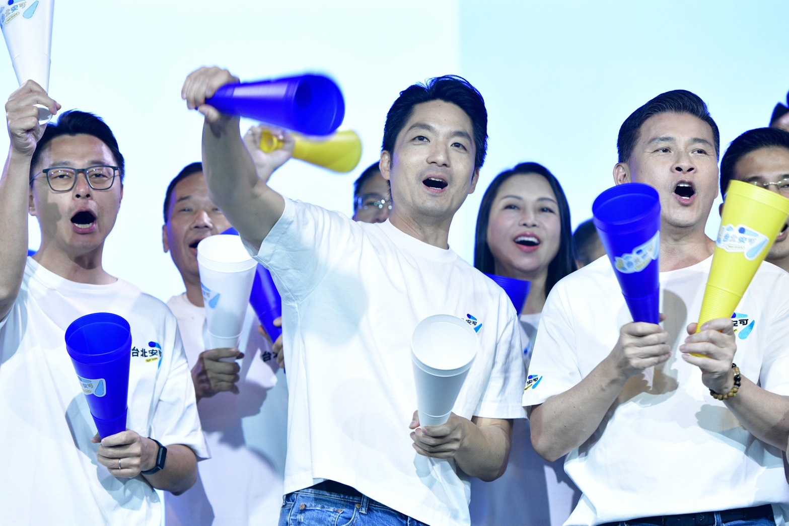 蔣萬安的競選主題曲MV接連引發爭議,今調整畫面後重新上架。(鏡報李智為)