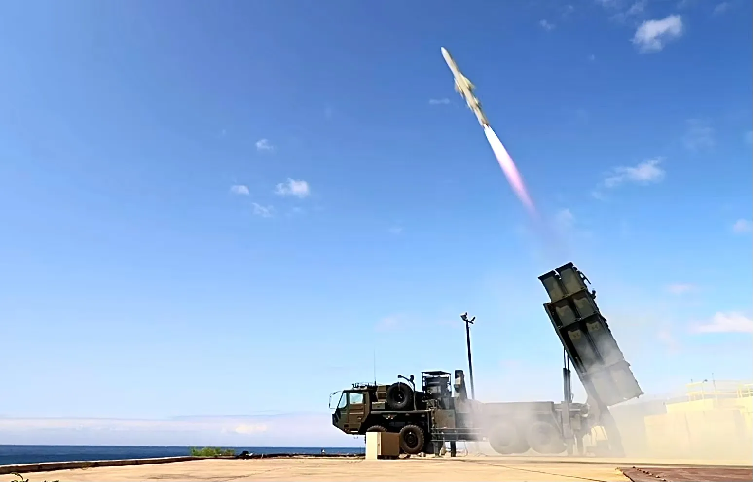 「軍傳媒」從陸地擊沉登陸船團：RIMPAC 2026 SINKEX與台灣不對稱防衛的同一套邏輯