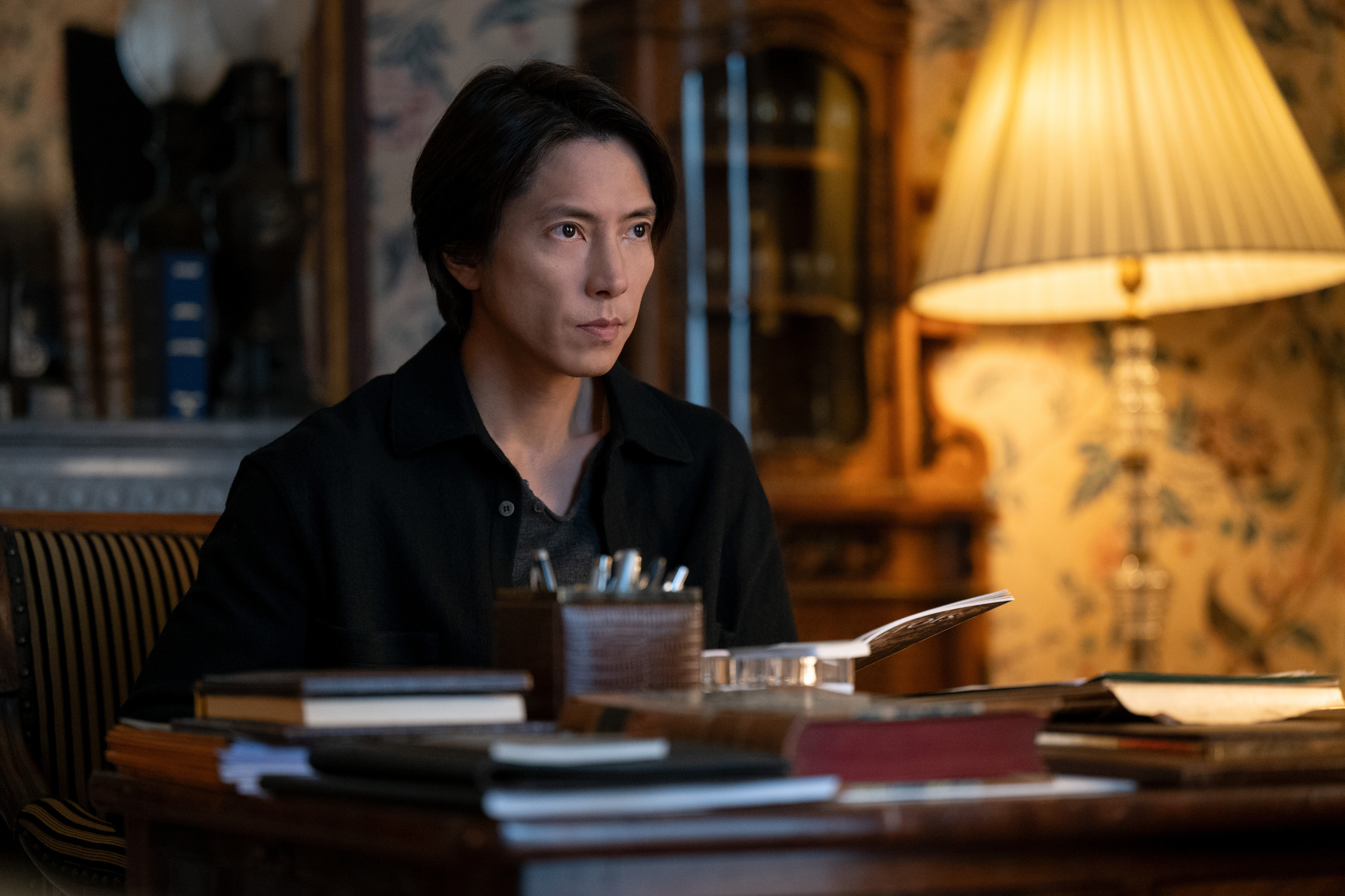 山下智久在《神之雫》飾演一青,第2季要尋找世界上最棒的葡萄酒。(Apple TV提供)
