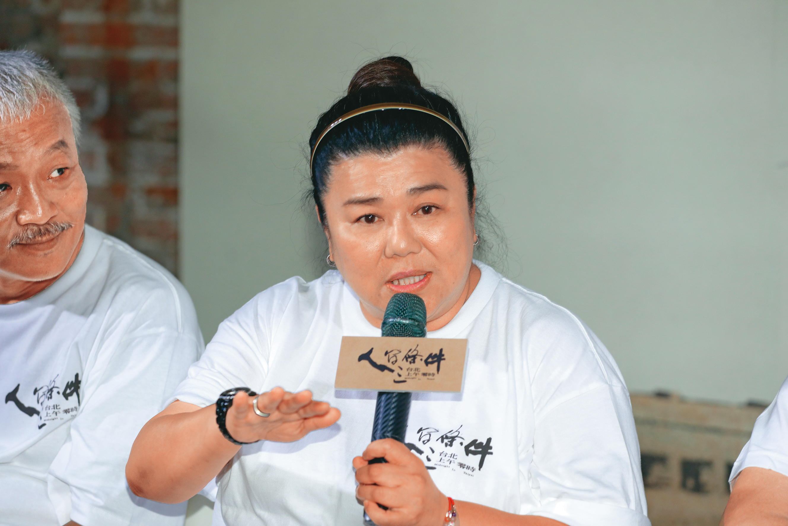 人家是微整形,我們美秀姐該歸功於體脂肪帶來的「微腫形」功效?(誤)