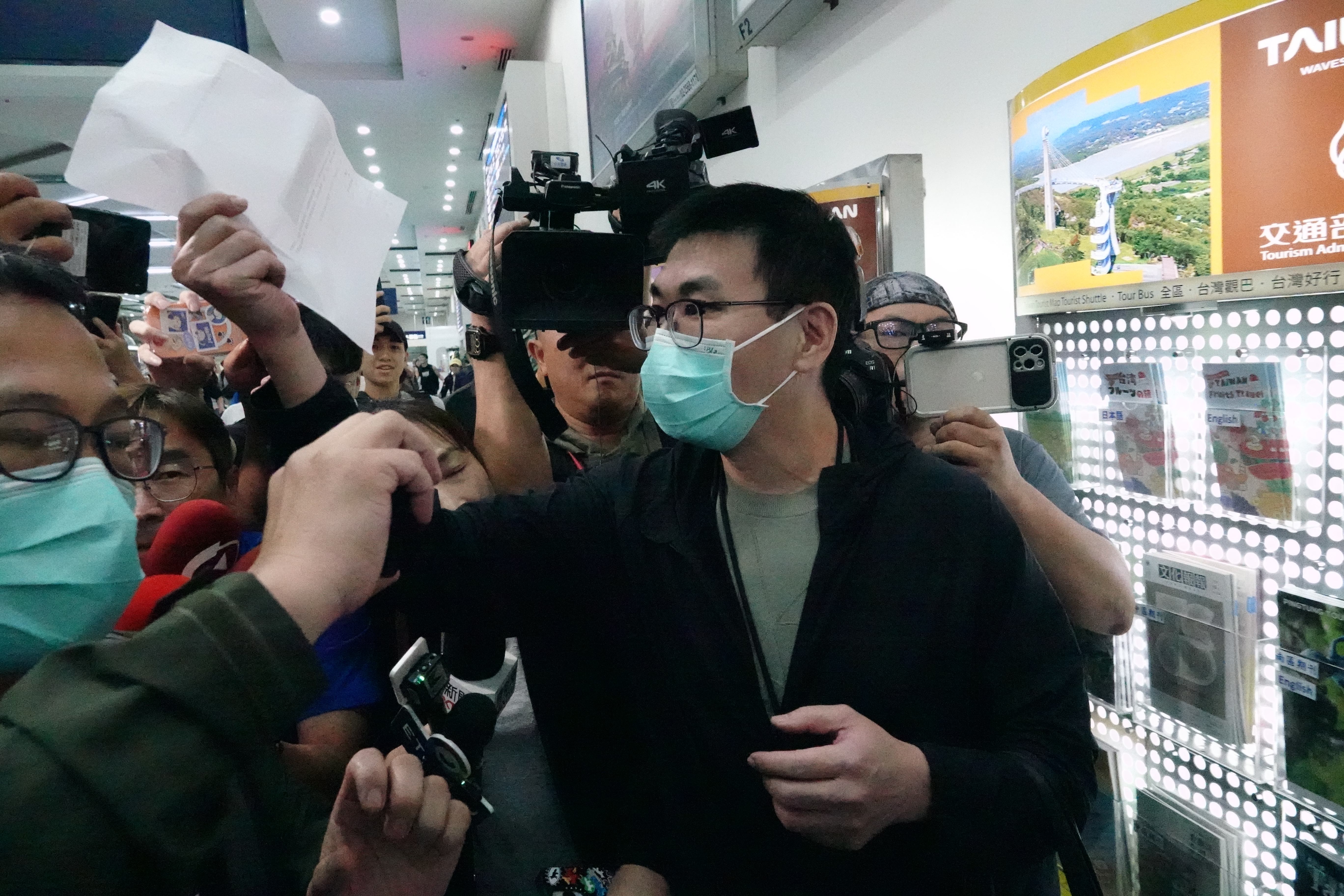 趙建銘機場秀離婚協議內容,法界人士表示已違反保密條款。