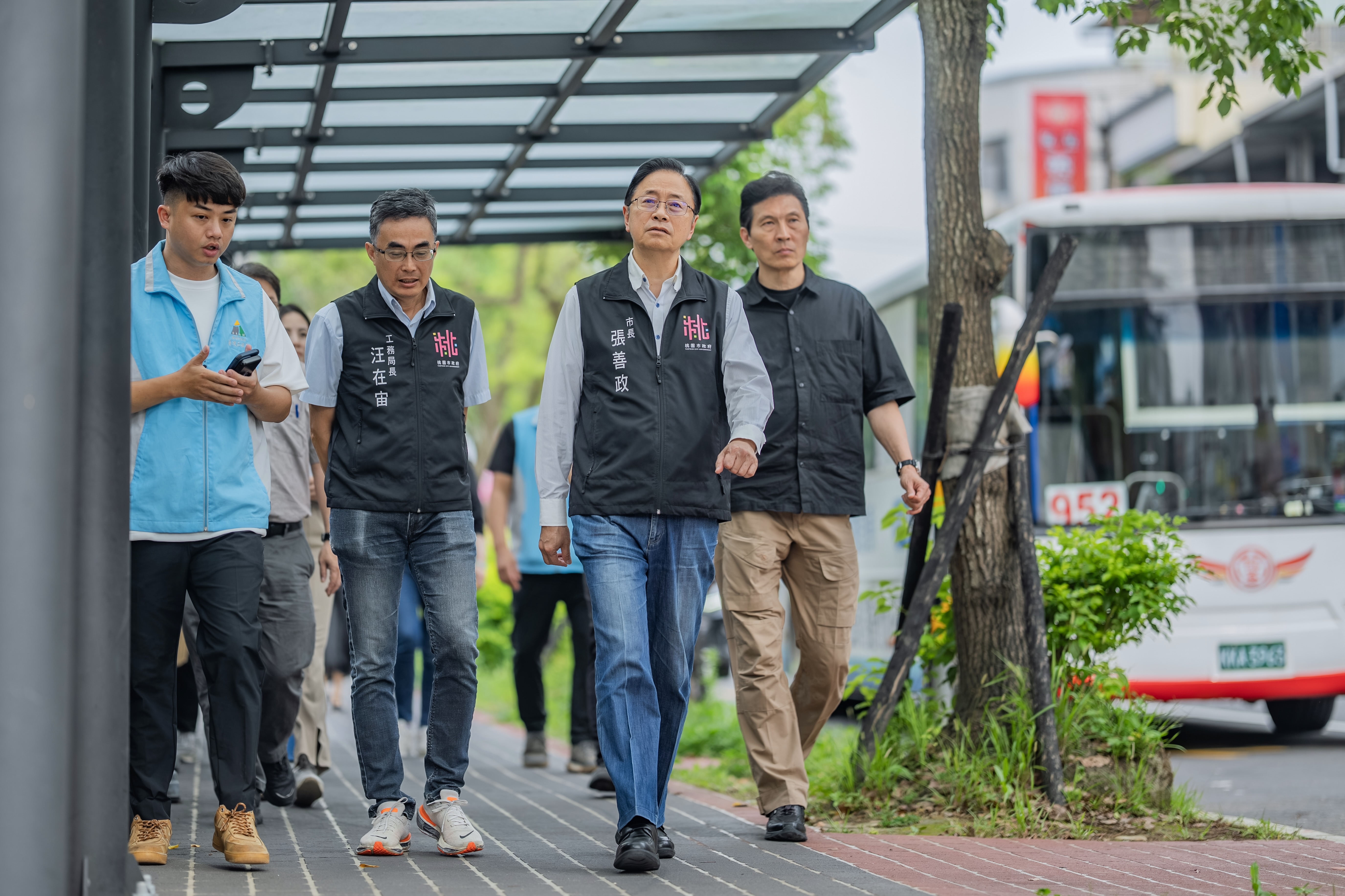 桃園持續推動人本交通,從校園周邊延伸至社區生活,逐步建構從家門口到學校的15分鐘步行生活圈。