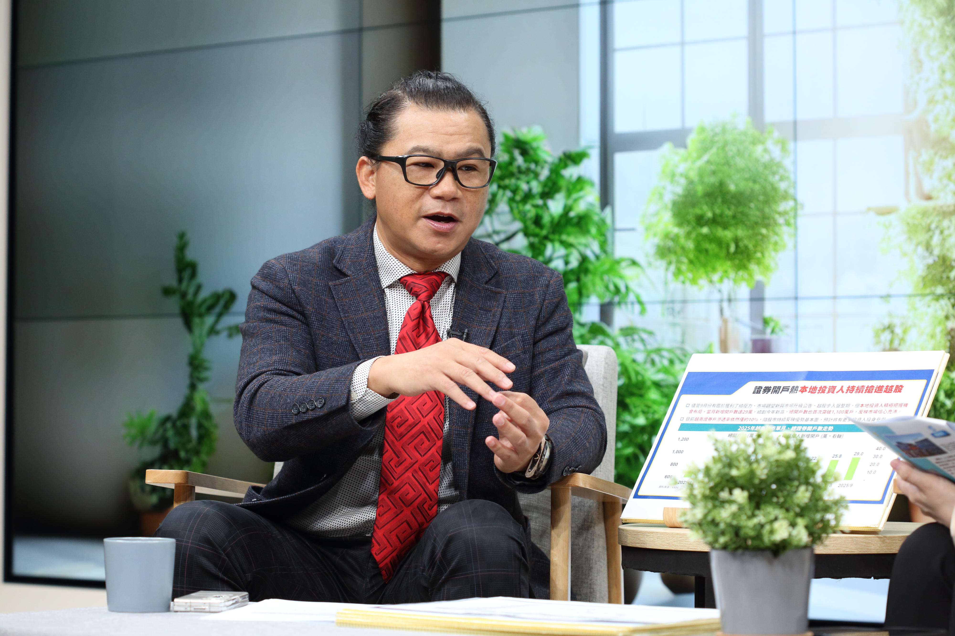 股怪教授謝晨彥指出,買進市值型ETF能囊括有影響力的公司。