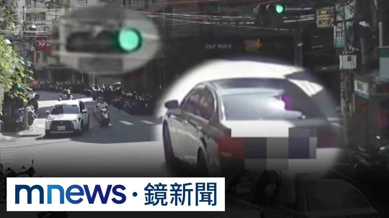 新北毒駕追逐片！　毒蟲躲警自撞電桿1／大白天警匪追逐！　新北毒駕男躲警追「自撞電桿」炸火球