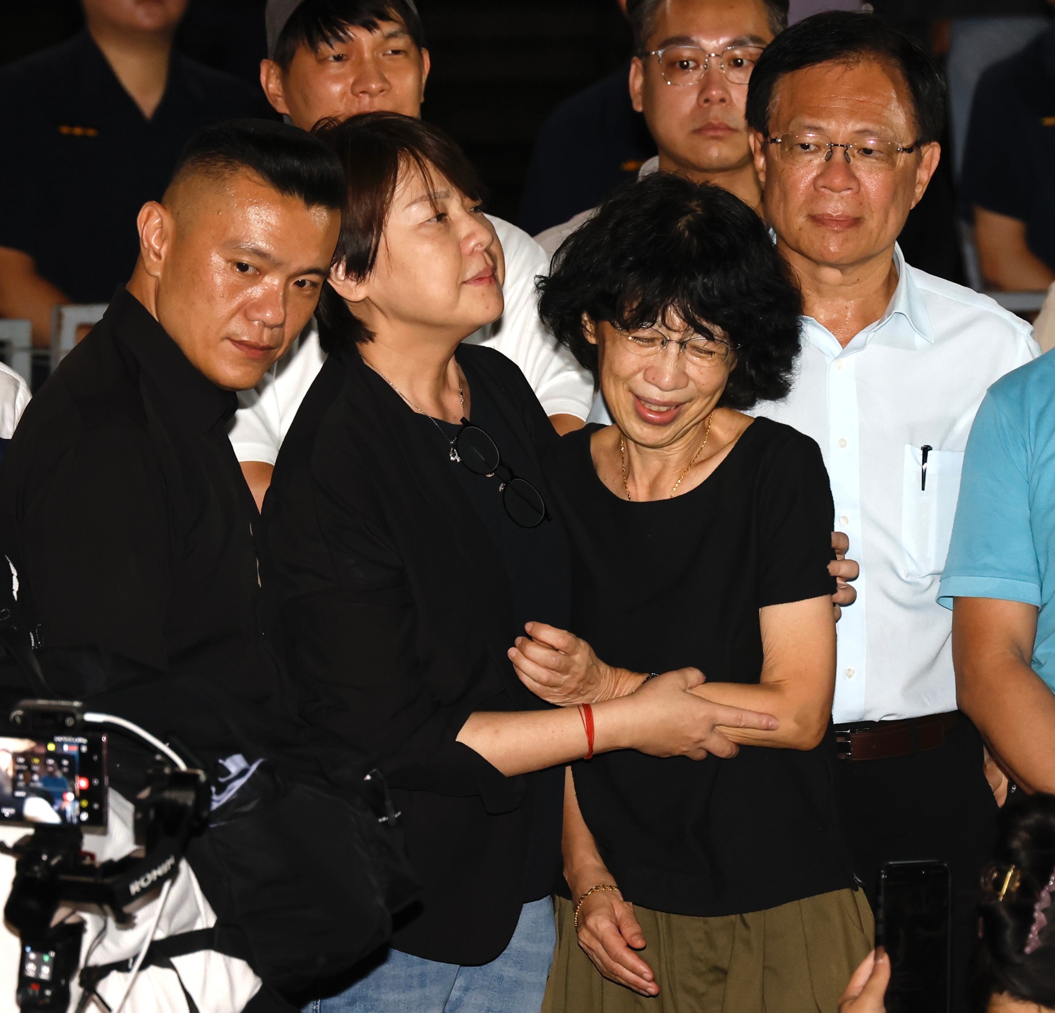 林國成曝陳佩琪聽聞柯文哲被羈押哭了。圖為先前柯文哲無保請回時,陳珮琪反應。