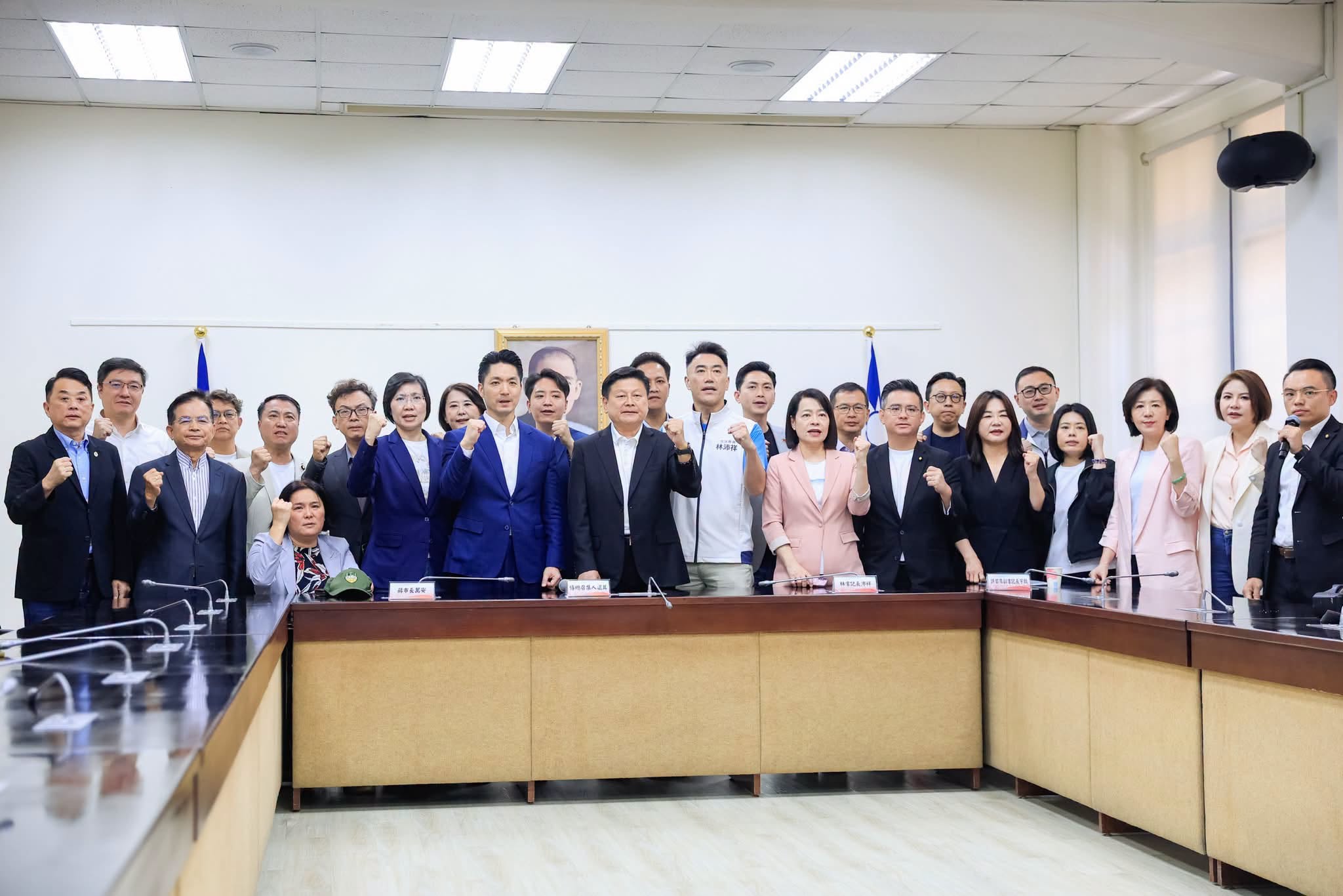 蔣萬安合體國民黨立院黨團,喊725上凱道。(翻攝蔣萬安臉書)