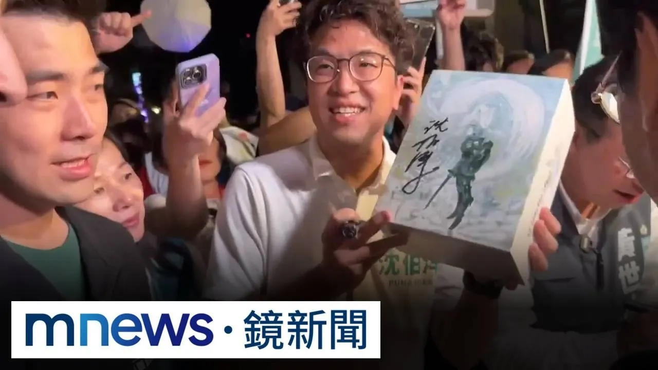 洋流經濟發威攤商有感　蔣留美學歷爆論戰1／「洋流經濟」持續發酵　民眾搶買沈伯洋同款花襯衫
