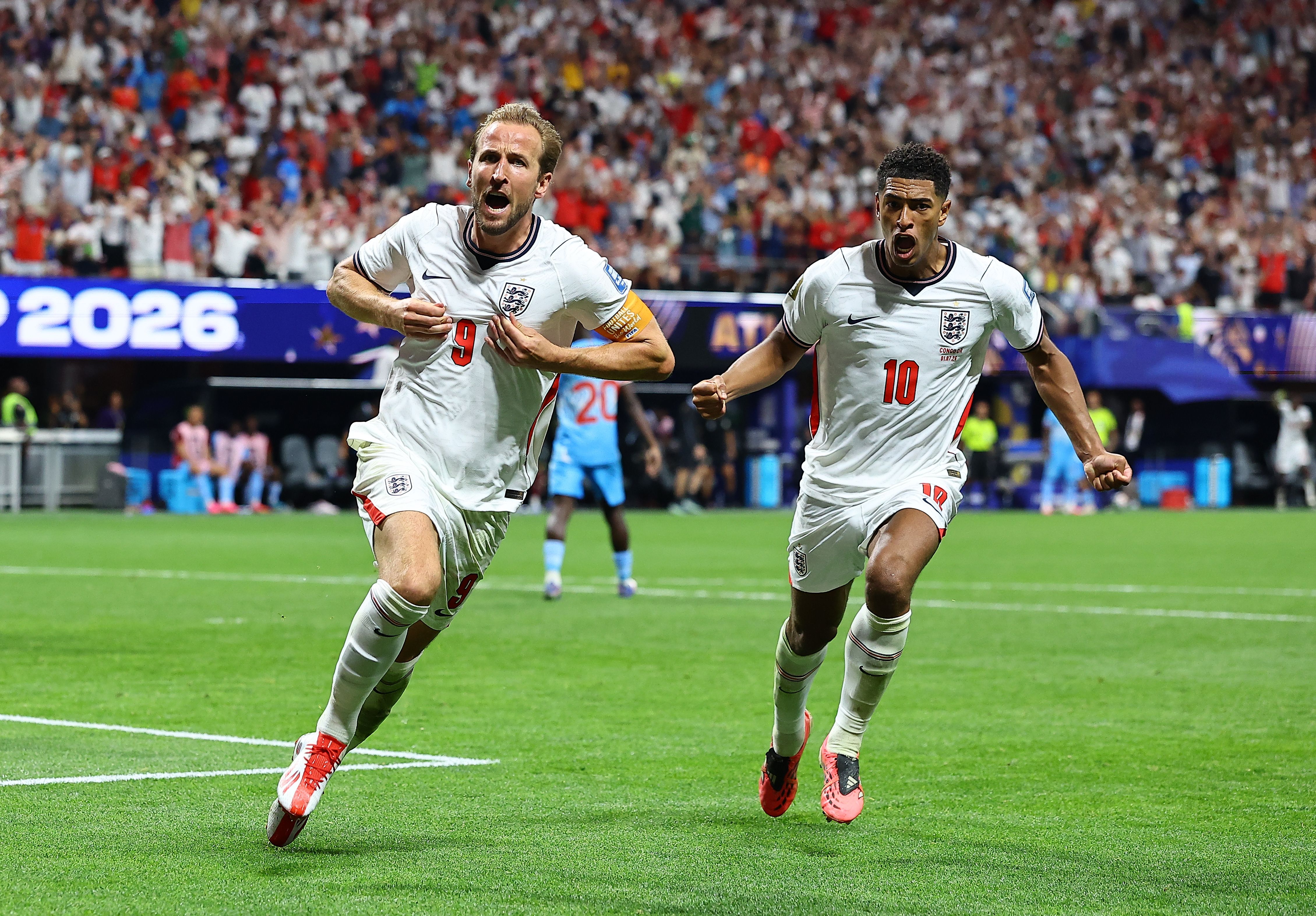 英格蘭隊長Harry Kane(左)梅開二度拯救球隊。(東方IC)