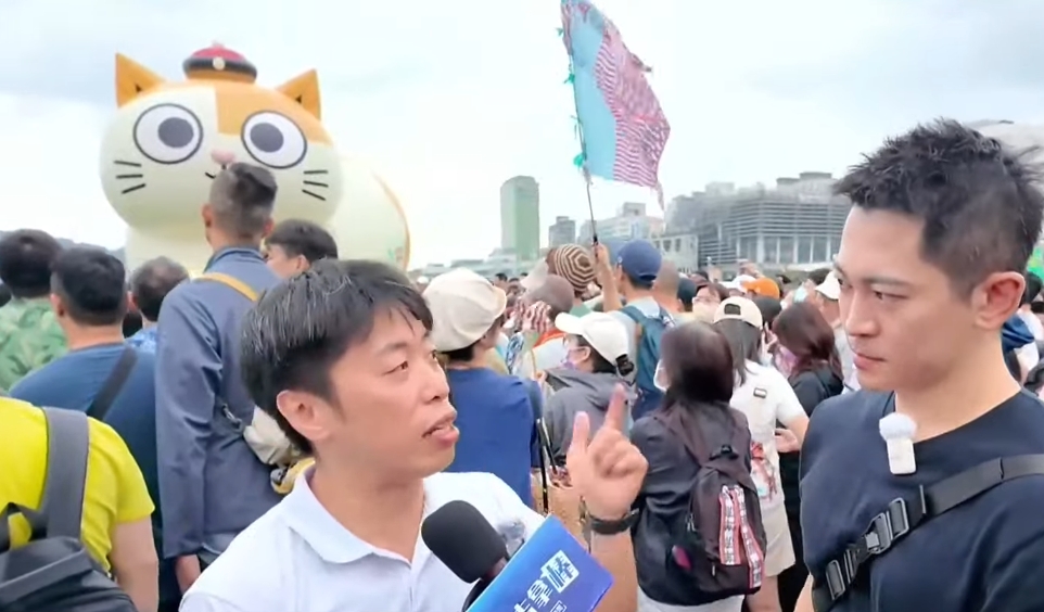 「洋流童行」今將在基隆海洋廣場舉行,現場下午就聚集許多民眾卡位,議員張之豪也分享對於選情的看法。(鏡新聞)