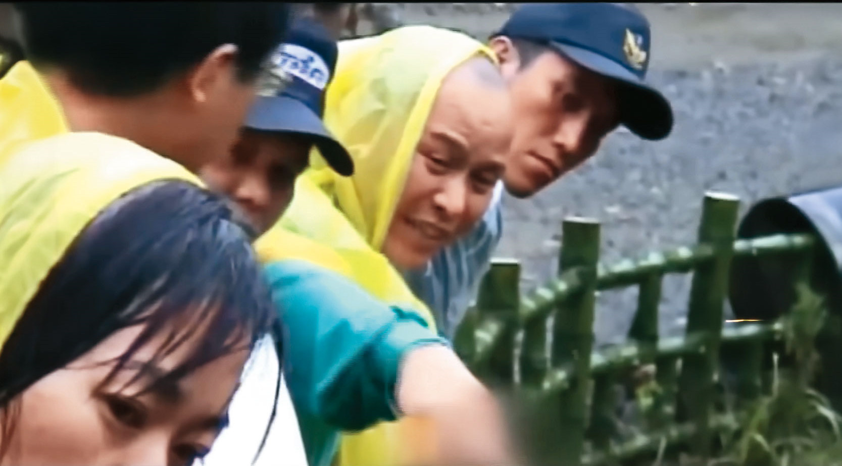 黃旭弘被逮後,一派輕鬆地回到現場模擬,看起來毫無悔意。(翻攝東森新聞)