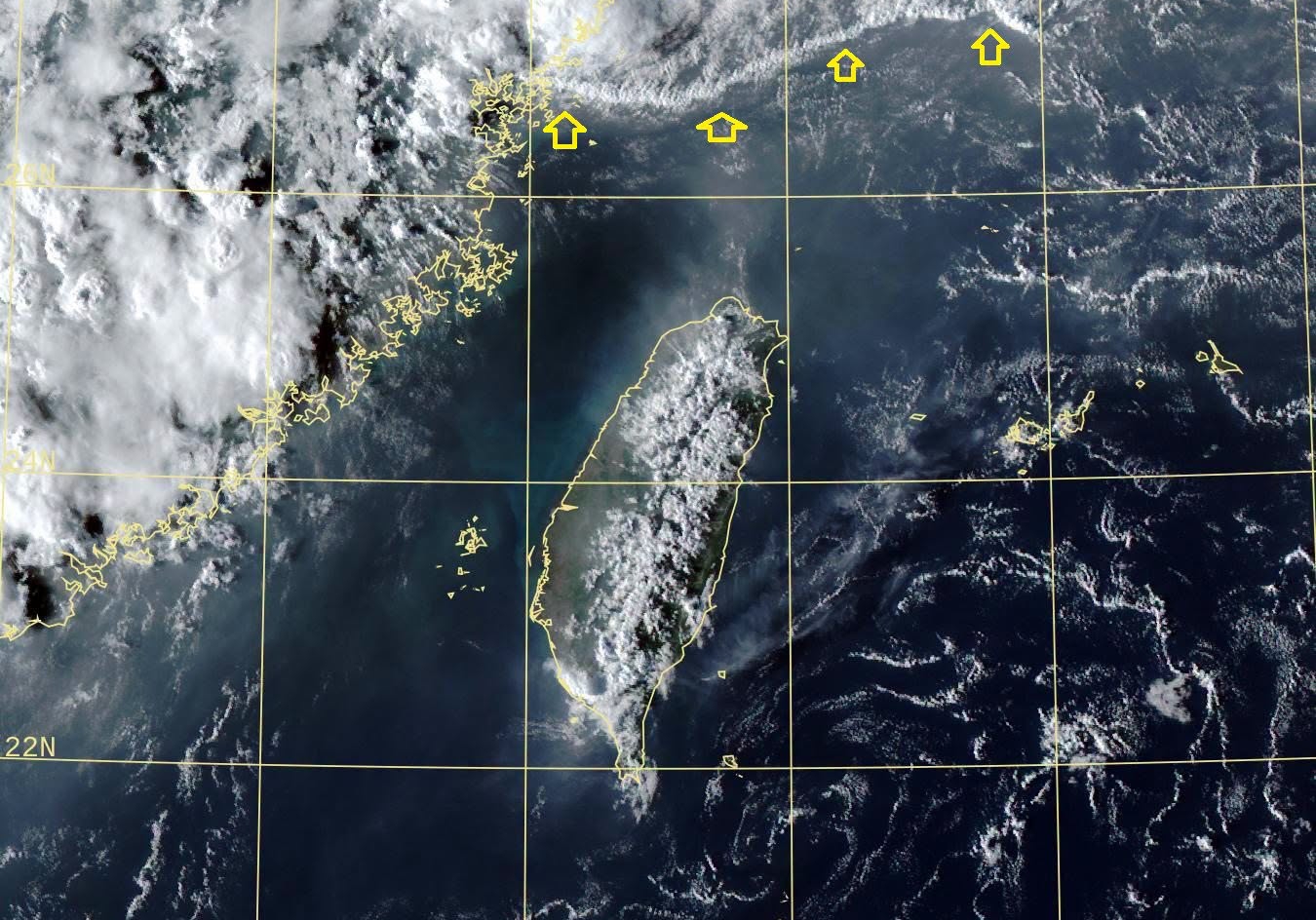鄭明典今天晚間於臉書po文,曬出一張衛星雲圖,提醒「北風前緣快到台灣了!」(翻攝自鄭明典臉書)