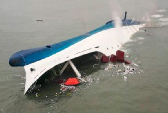 世越號沉船事故造成304名乘客與船員罹難,只有172人獲救。(翻攝自X)
