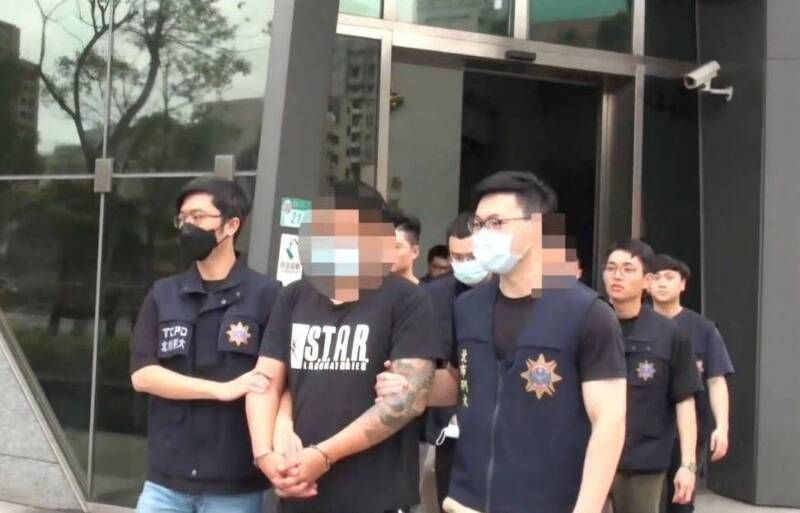 竹聯幫仁堂弘仁會成員涉嫌以買車糾紛債務押人凌虐,包括主嫌及共犯共六人被送辦。(翻攝畫面)