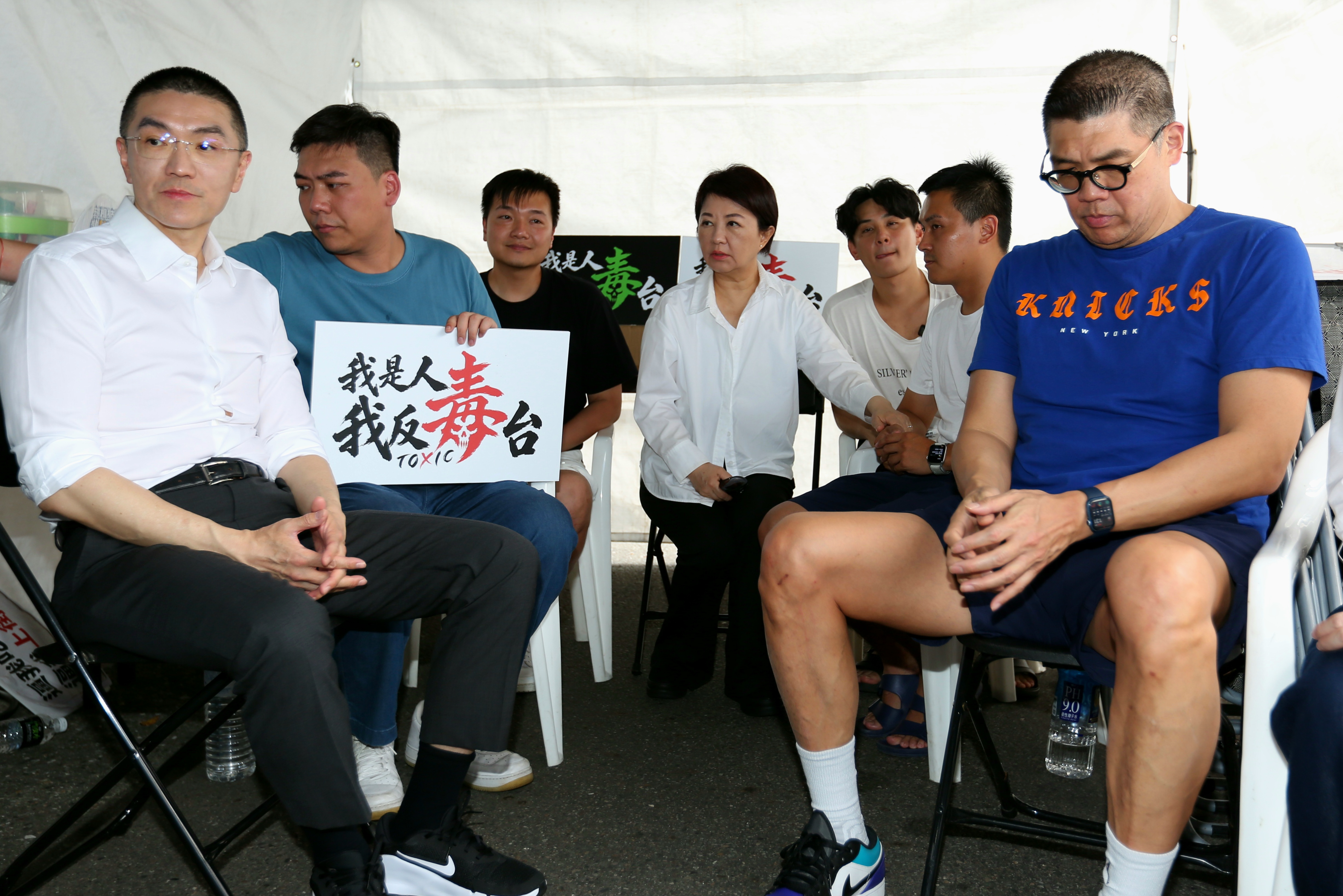 國民黨台北市議員楊植斗等議員、議員參選人發起「接力絕食」到725遊行,遭外界狠酸。(鏡報姜永年)